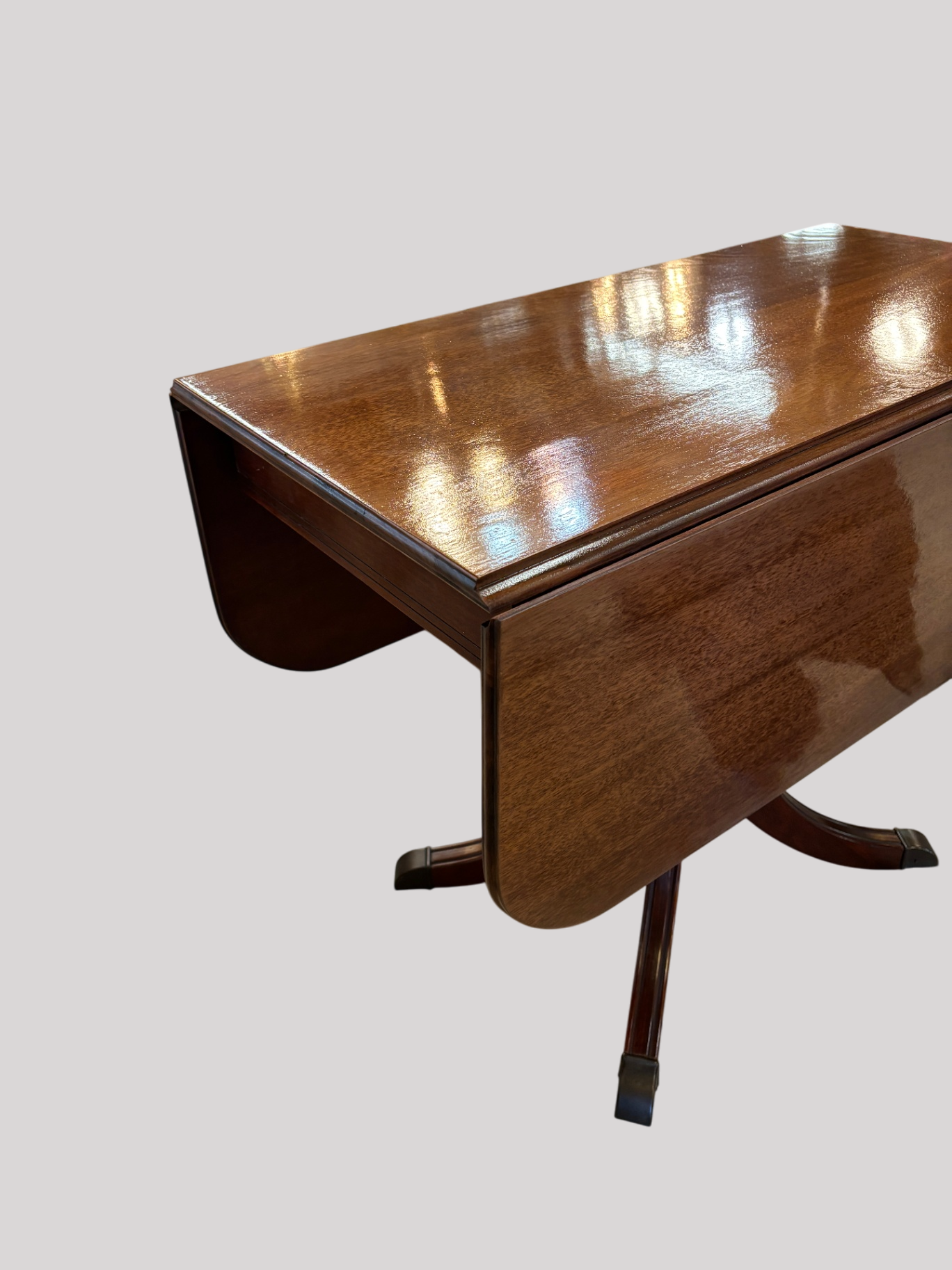 Drop Leaf Pedestal Table