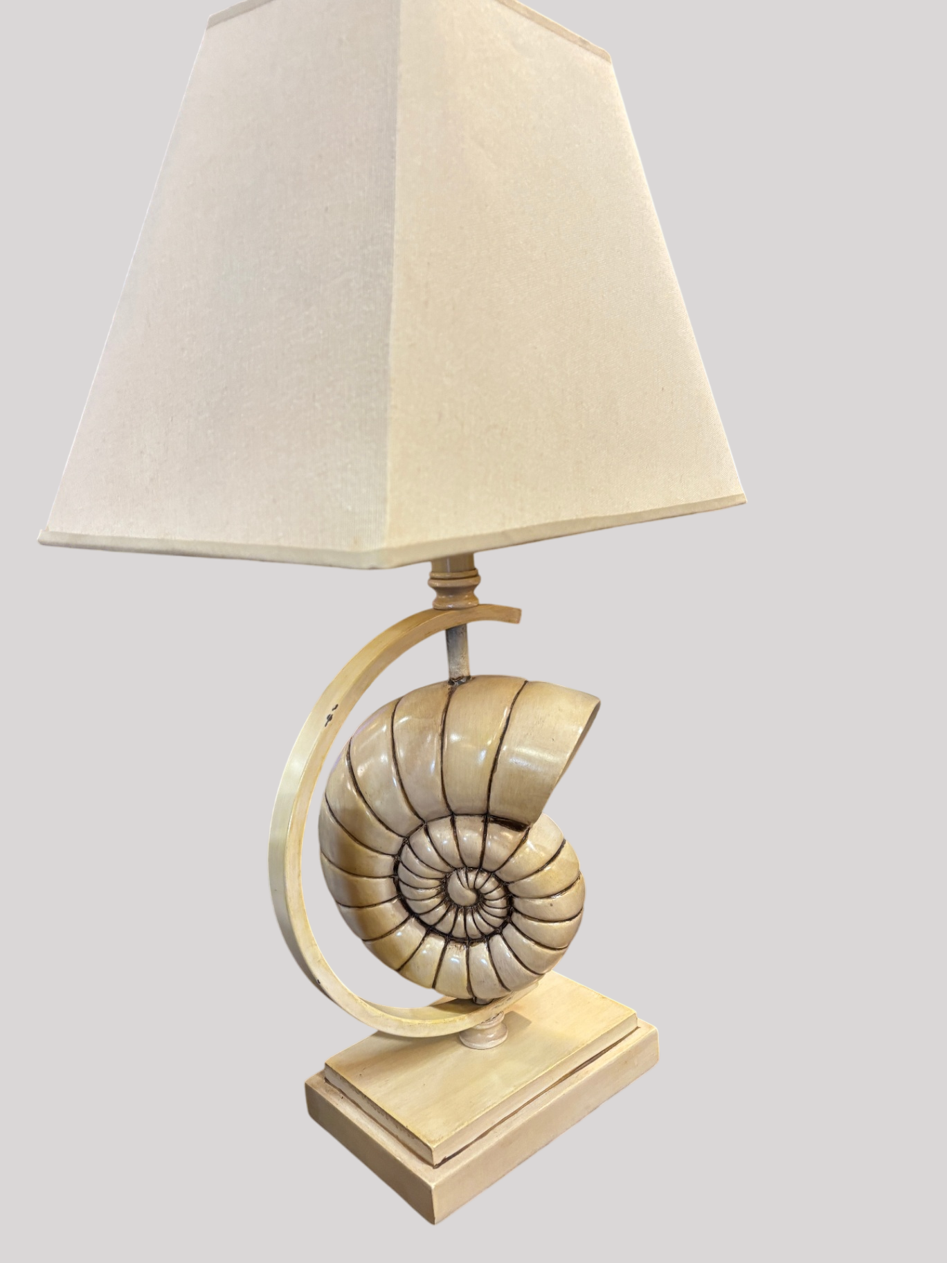 Sylized Shell Lamp