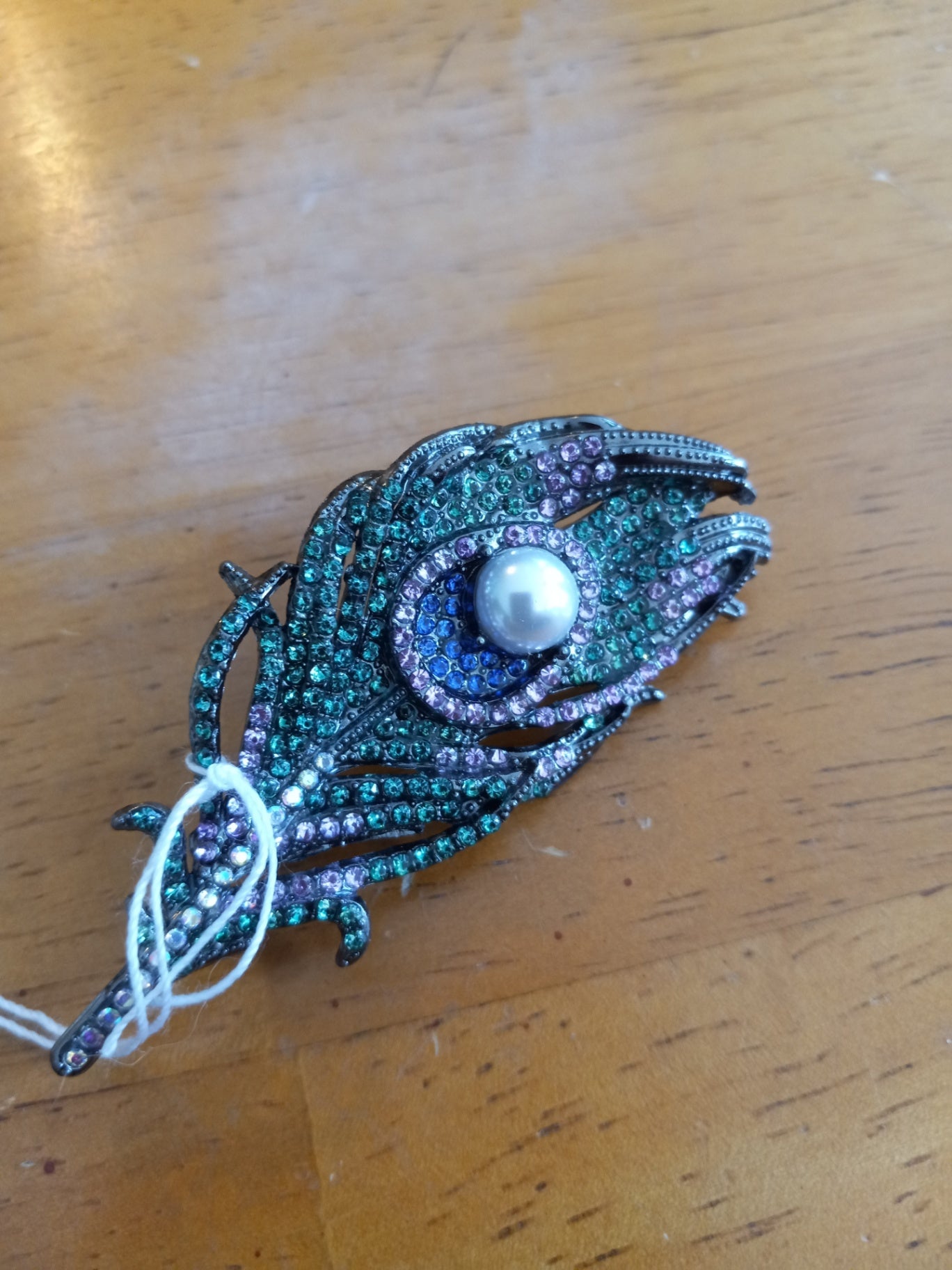 Feather with pearl pin dsc 