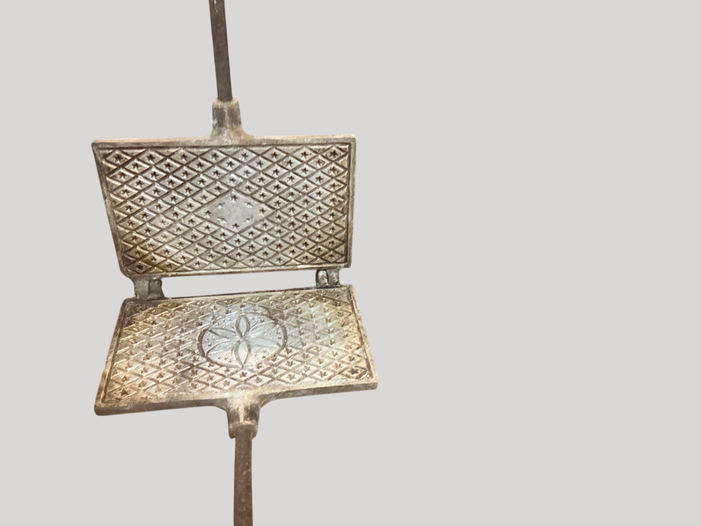 Antique Cast Iron Waffle Iron – Long Handle Stove-Top Model, Early 1900s
