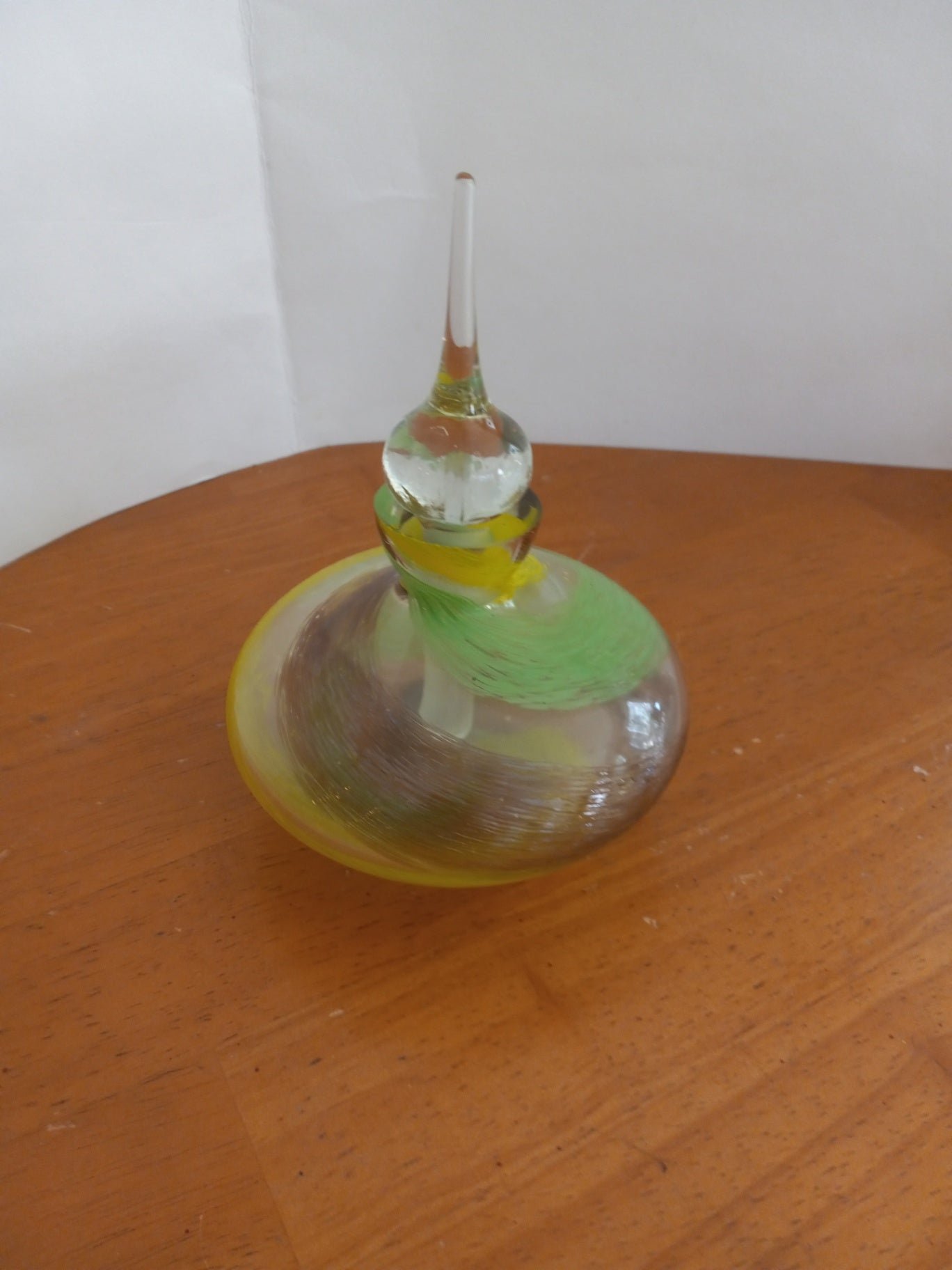 Perfume bottle grn n yellow dsc 