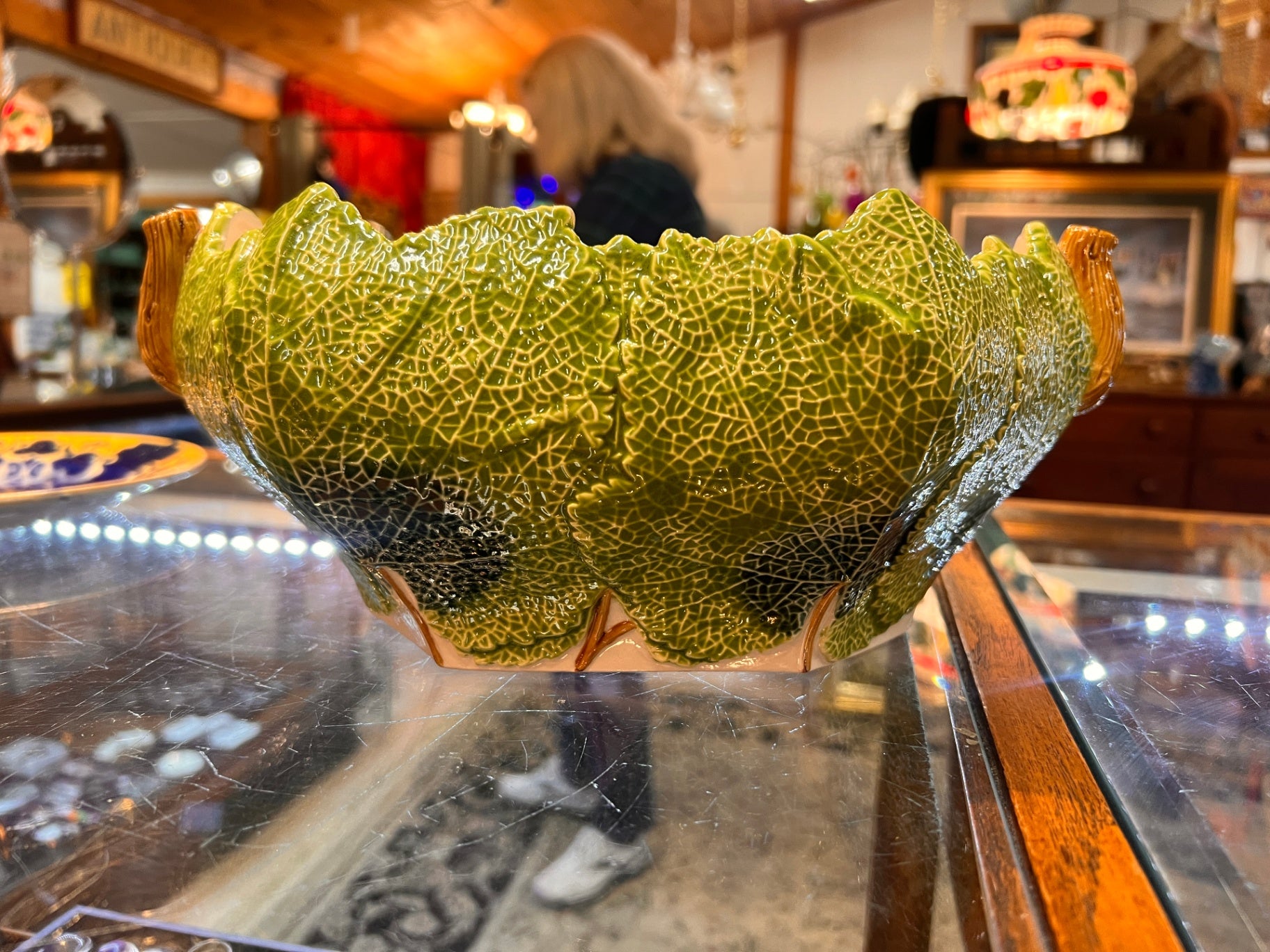 Mottahedeh Museum Reproduction Italian Majolica Leaf Bowl