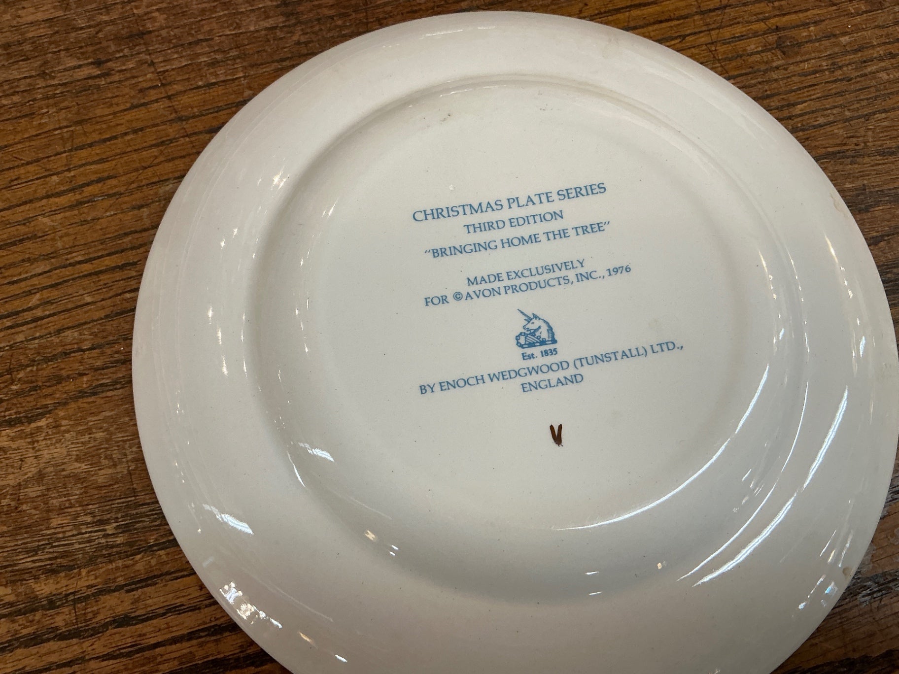 1976 Avon “Bringing Home the Tree” Christmas Plate – Enoch Wedgwood, England