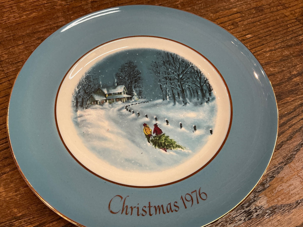 1976 Avon “Bringing Home the Tree” Christmas Plate – Enoch Wedgwood, England