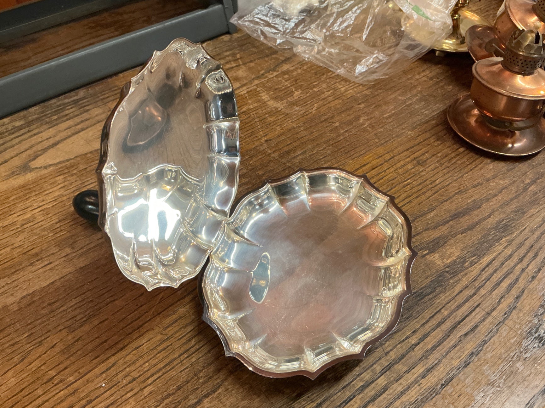 Vintage Silverplate Crumb Catcher with Ebony Handle – Scalloped Hinged Shell Design