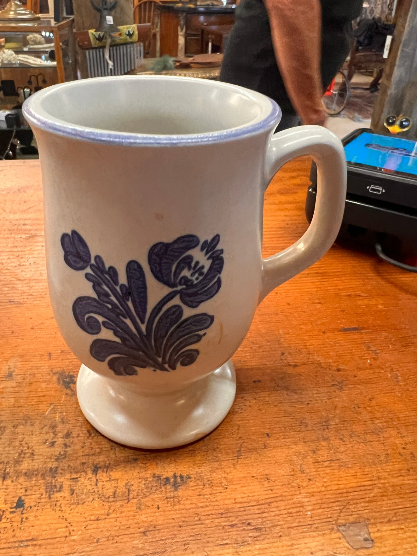 Yorktowne Large Pedestal Mug