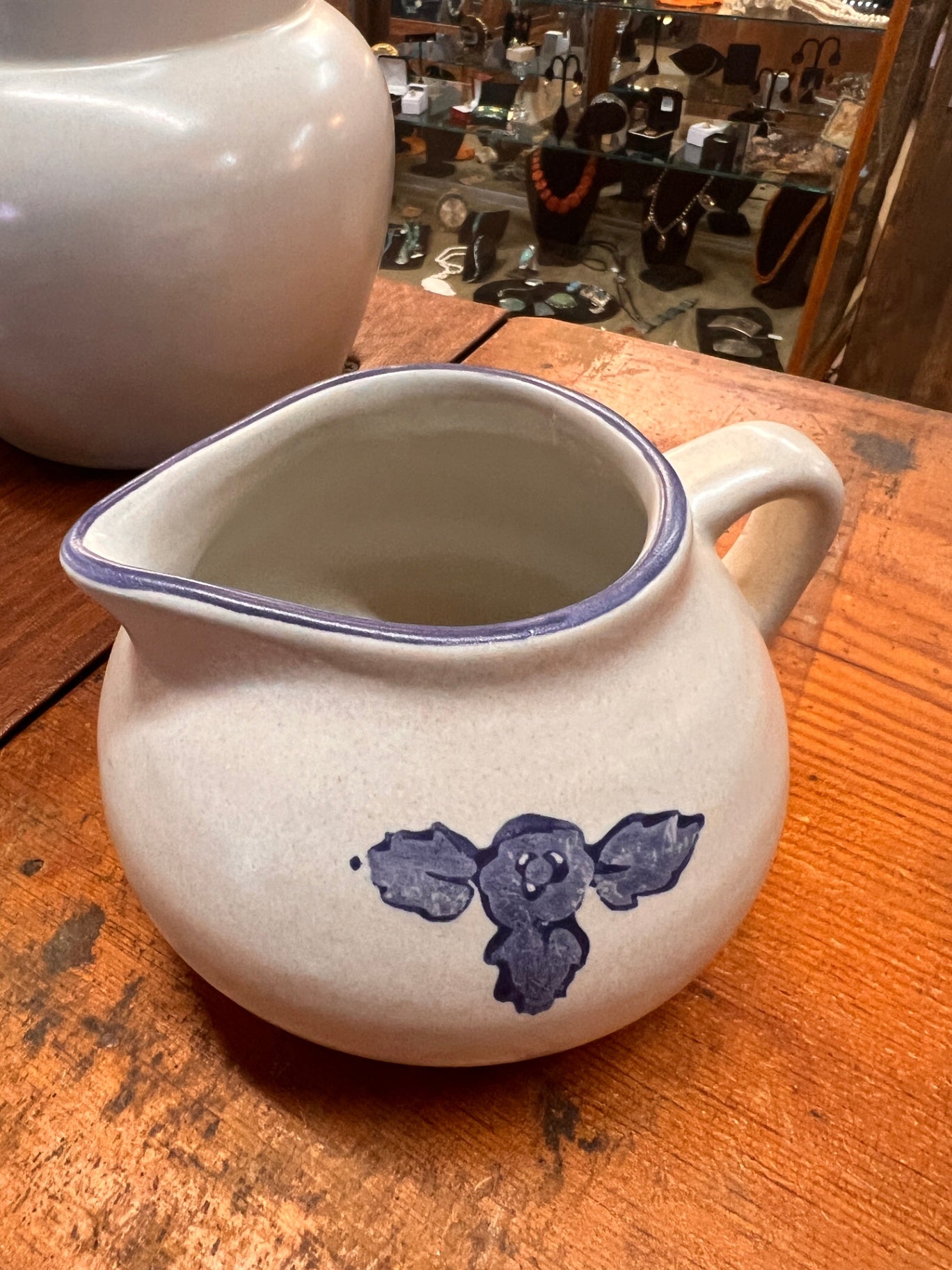 Yorktowne Small Pitcher / Creamer (Rounded spout)