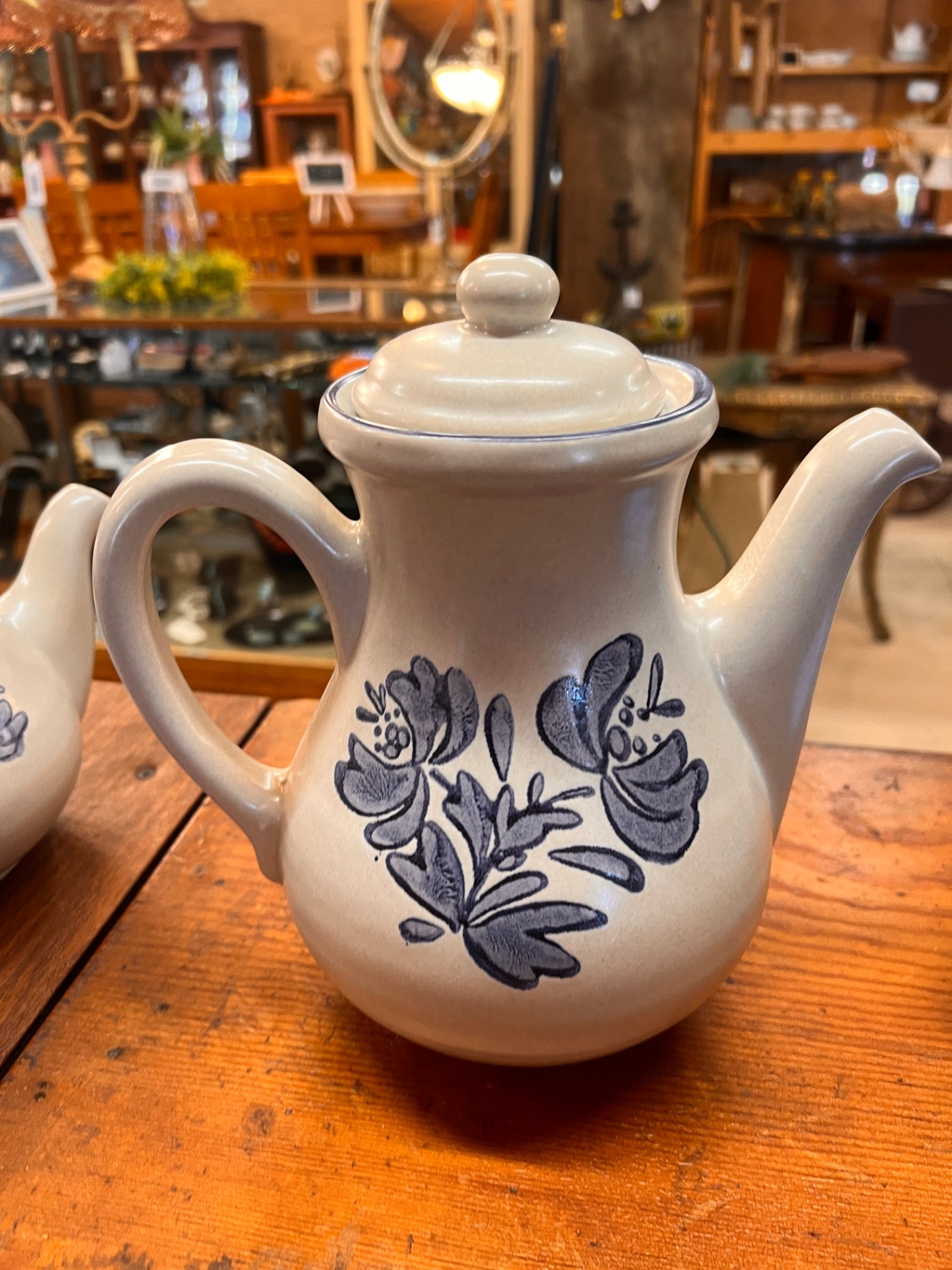 Large Pfaltzgraff Yorktowne Teapot (Approx. 6–8 cup)