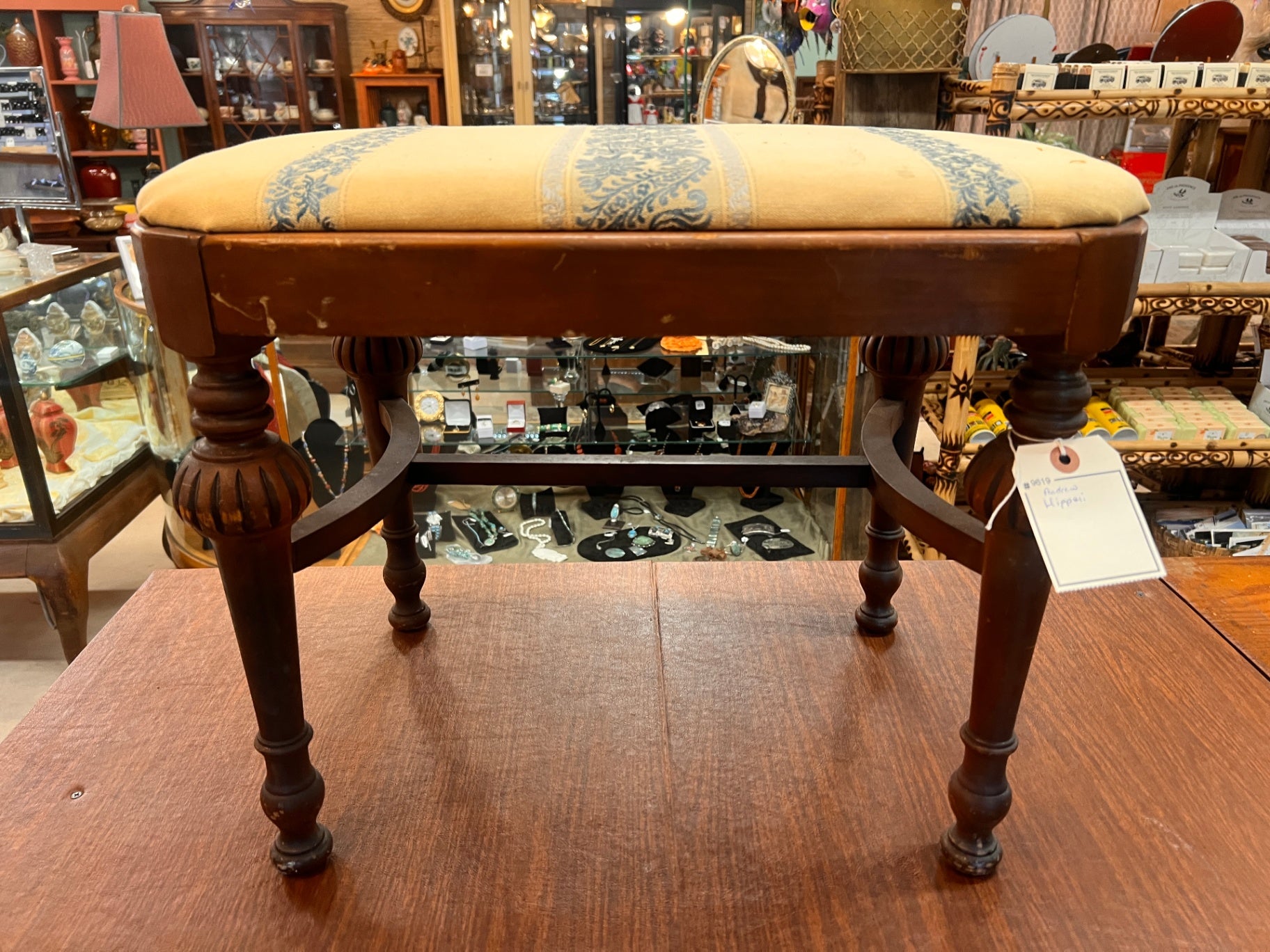 Vintage Victorian-Style Upholstered Bench with Carved Legs