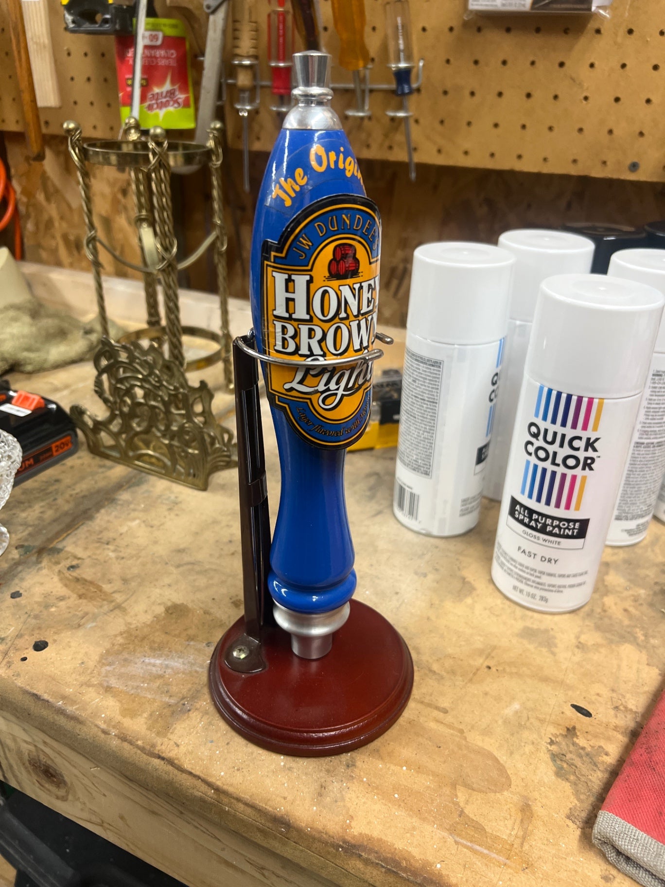 JW Dundee's honey Brown light beer top