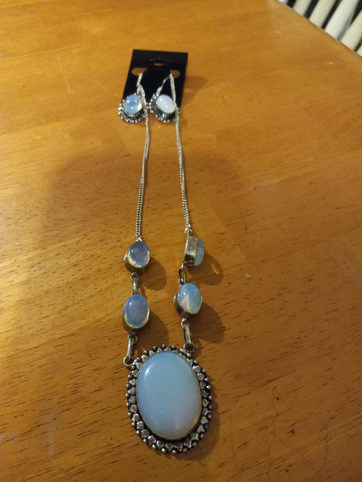 Necklace n earrings WHT opal dsc