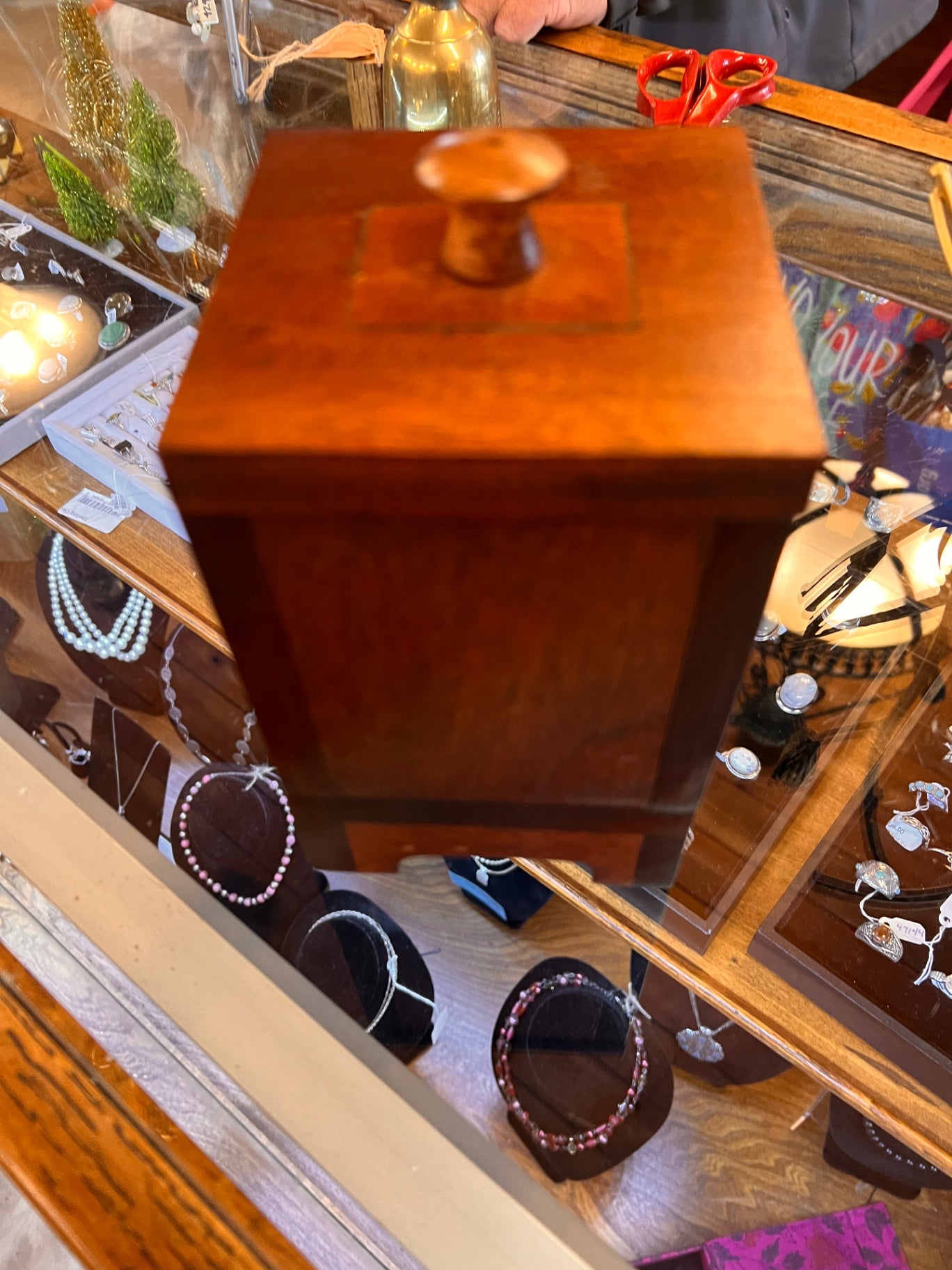 Elegant Rosewood Tea Barrel
