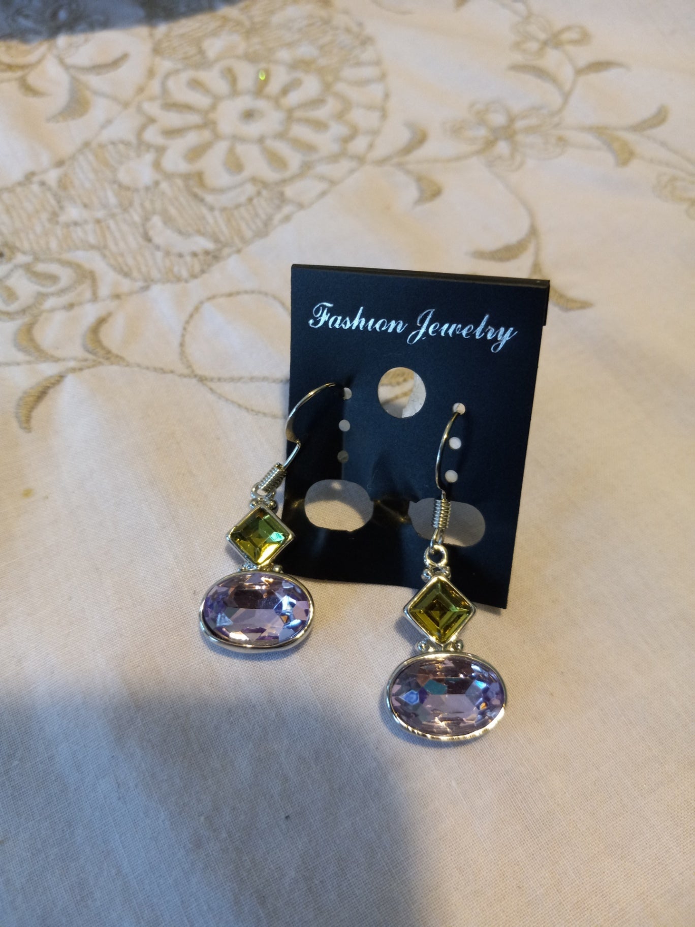 Earrings lt purple dsc
