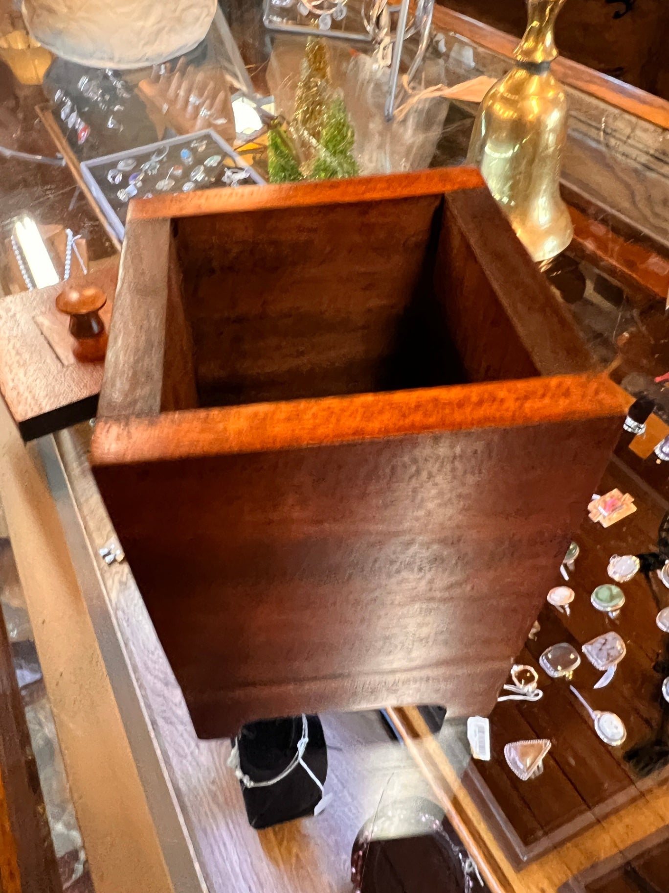Elegant Rosewood Tea Barrel