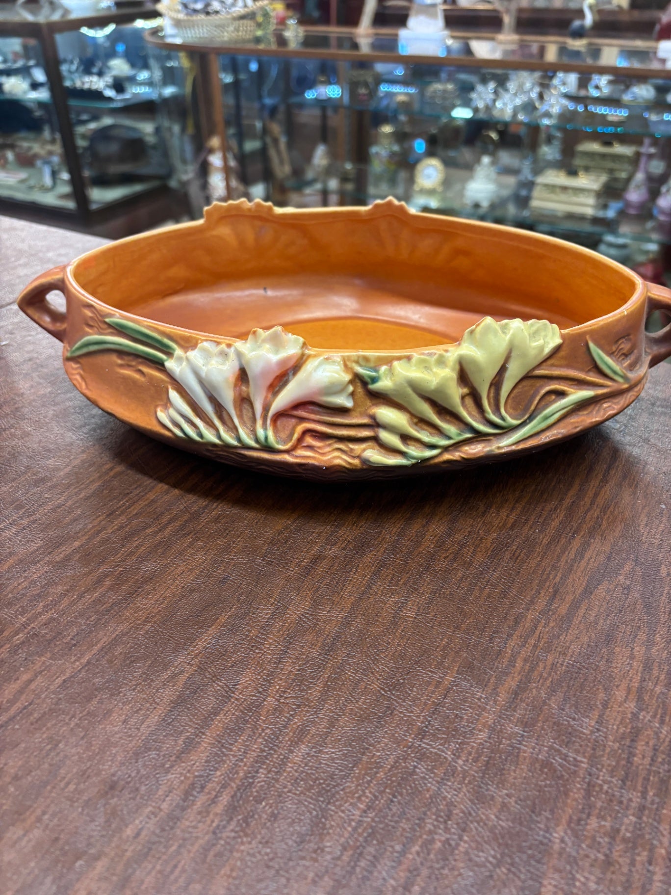 Roseville Freesia double-handled console bowl
