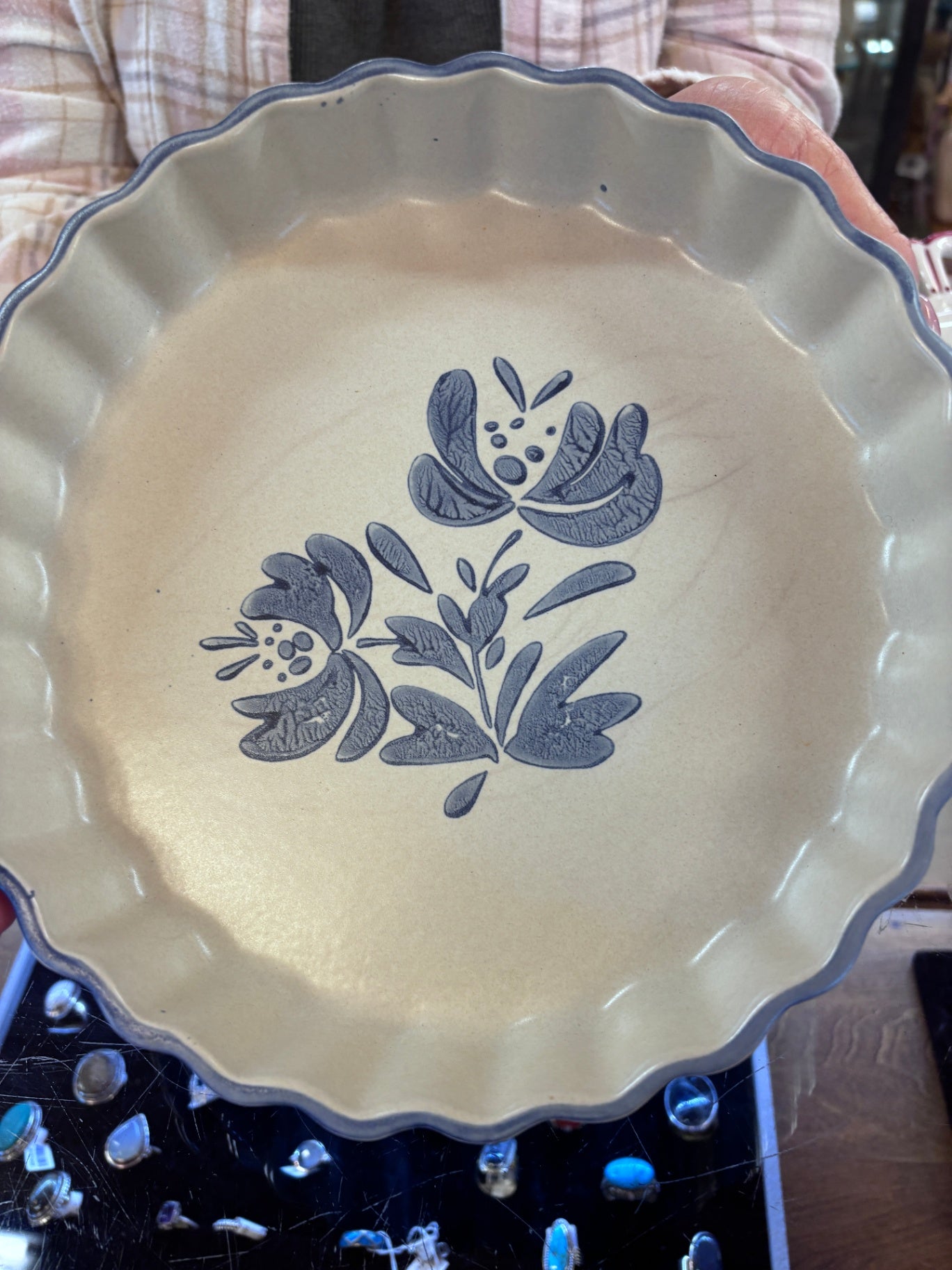 Pfaltzgraff Yorktowne 9" Round Quiche Dish. 