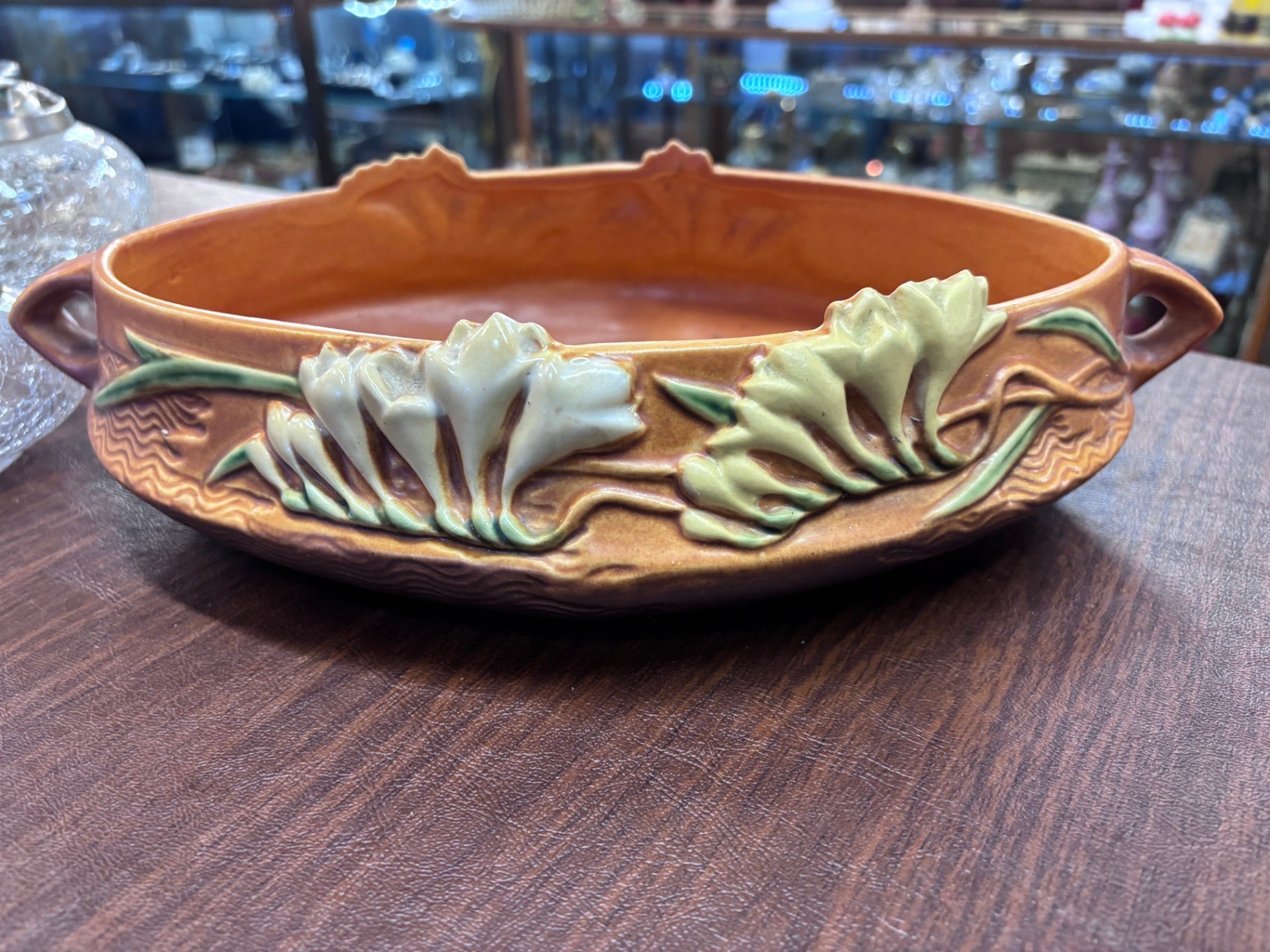 Roseville Freesia double-handled console bowl