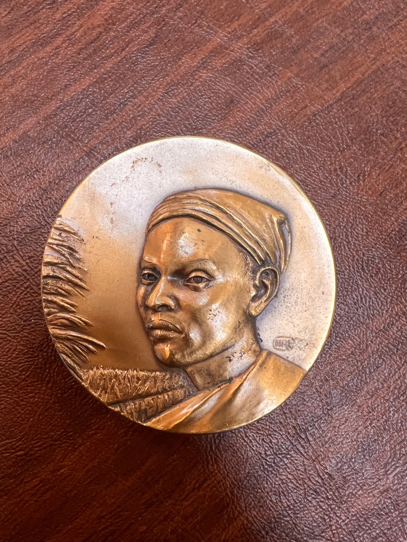 2004 Brookgreen Gardens ‘She Slave’ Bronze Medal, Harold ‘Tuck’ Langland, 3ʺ member series medallion depicting enslaved woman and rice fields