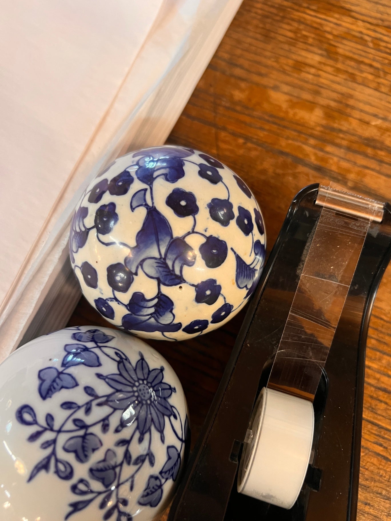 Vintage White Porcelain/Ceramic Decorative Carpet Ball