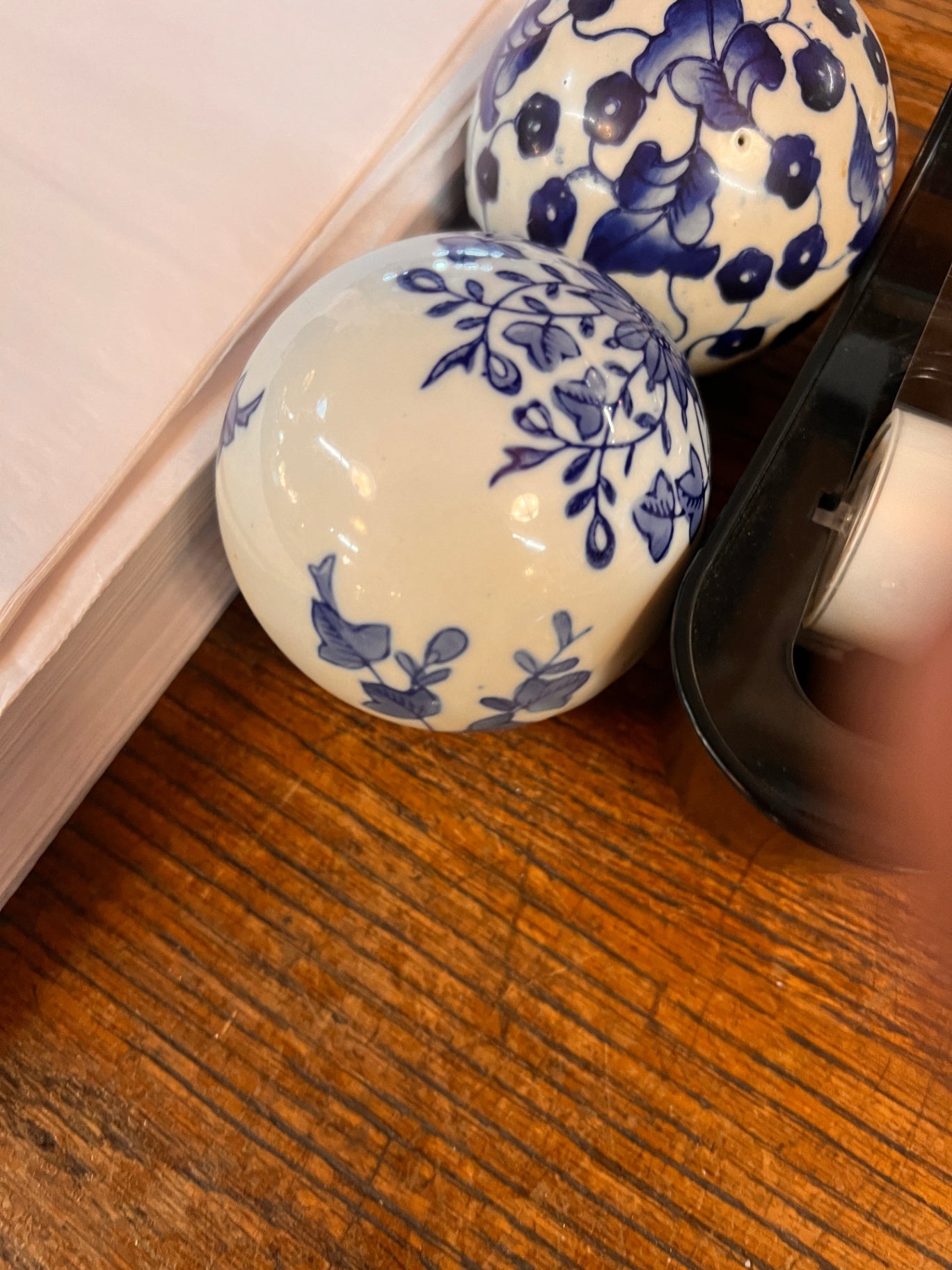 Vintage White Porcelain/Ceramic Decorative Carpet Ball