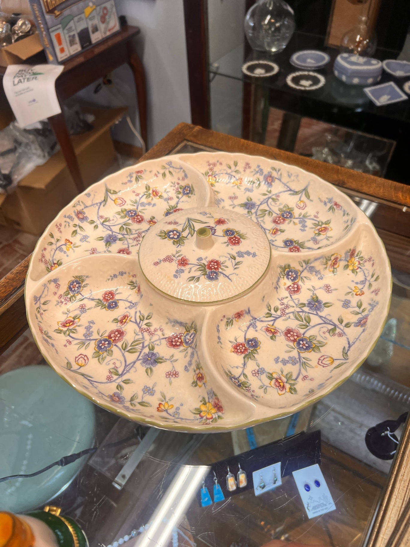 Tominaga japan Corona by Andrea Sadek 13-3/8" round 5-section floral serving tray. 