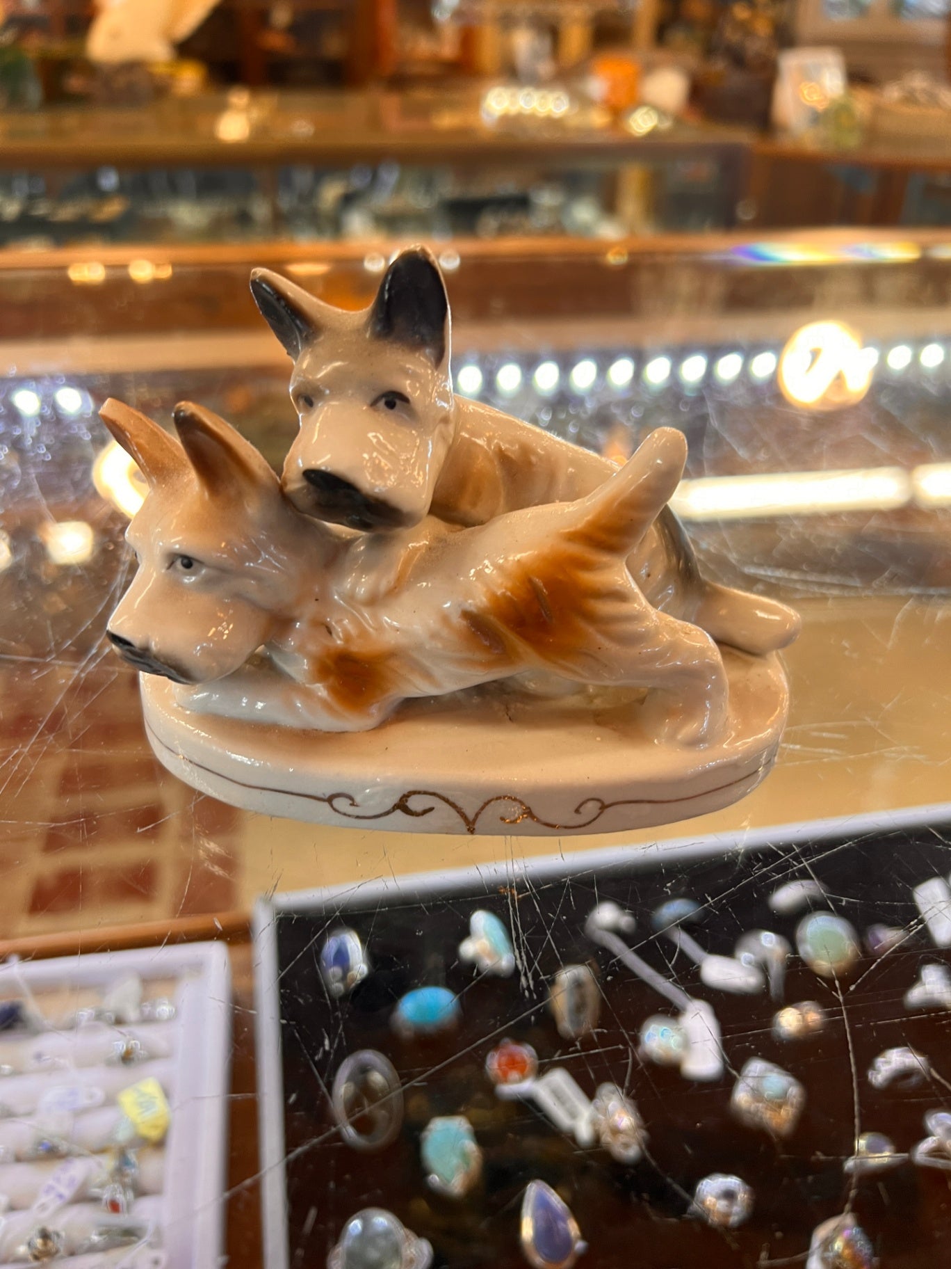 VINTAGE PORCELAIN HAND PAINTED SCOTTISH TERRIER DOG FIGURINE