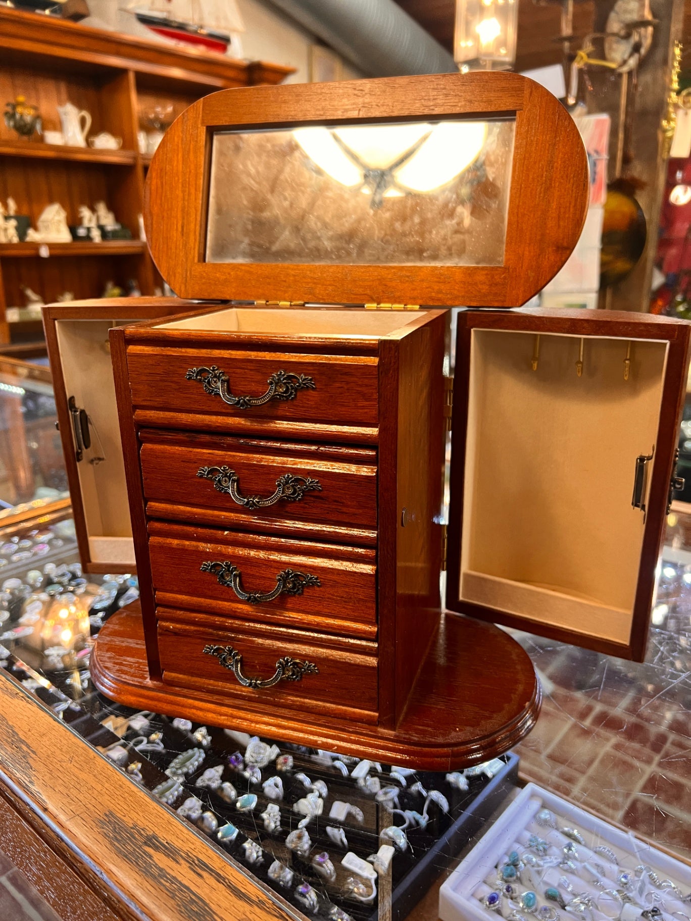 VINTAGE JEWELRY ORGANIZER
