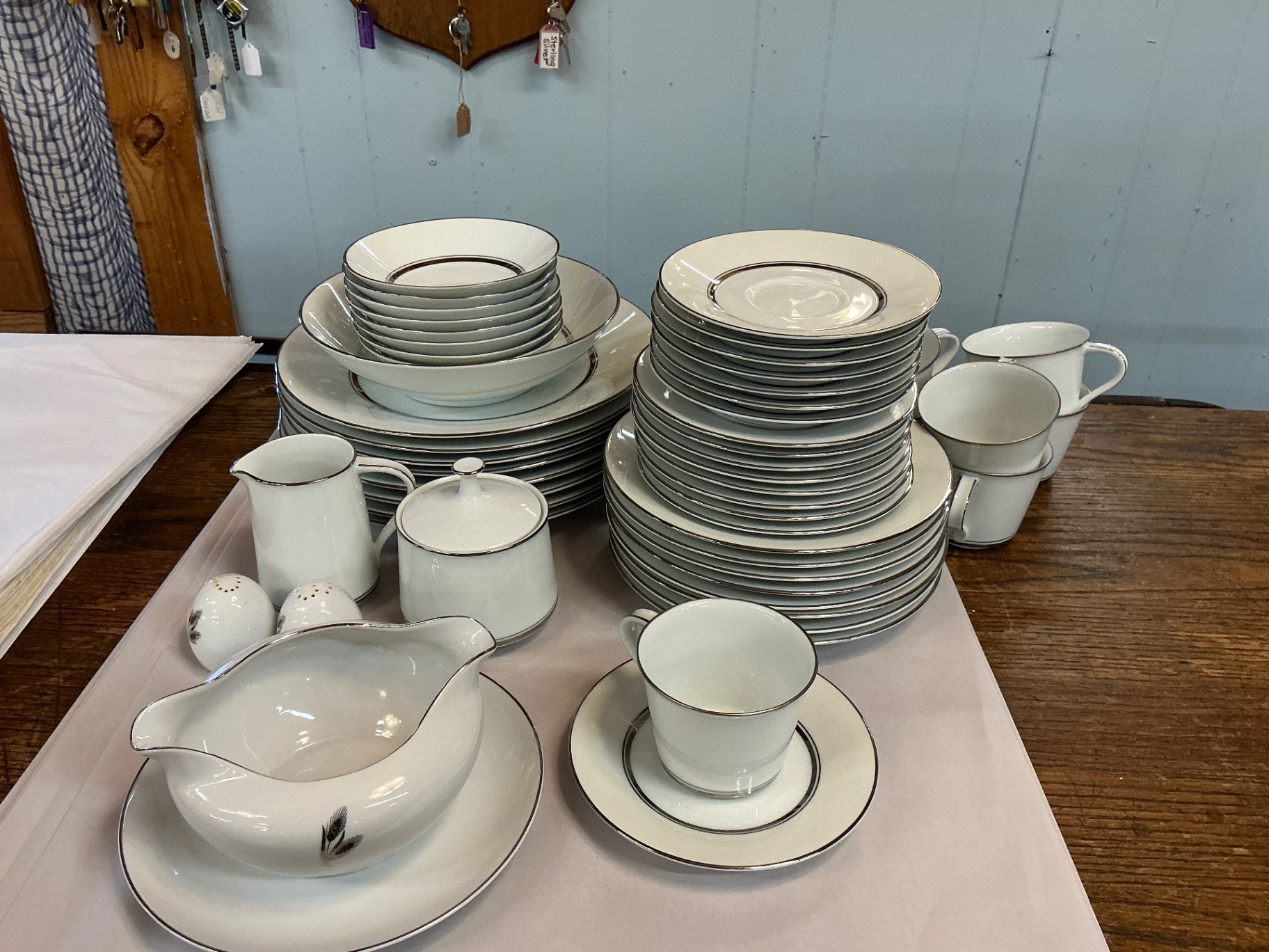 Noritake “Galaxy” Pattern 6527 Dinnerware Set – Platinum Trim, Japan