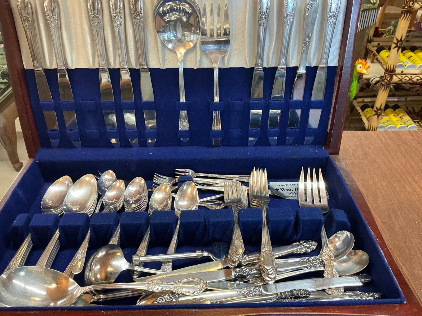 Wm. Rogers Silverplate Flatware Set – Vintage Traditional Pattern – Service for 8+ in Case