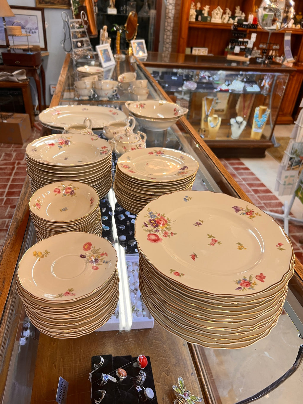 Krautheim Selb Bavaria Porcelain Dinnerware Set, U.S. Zone Germany (1945–1949), Floral Gold Trim