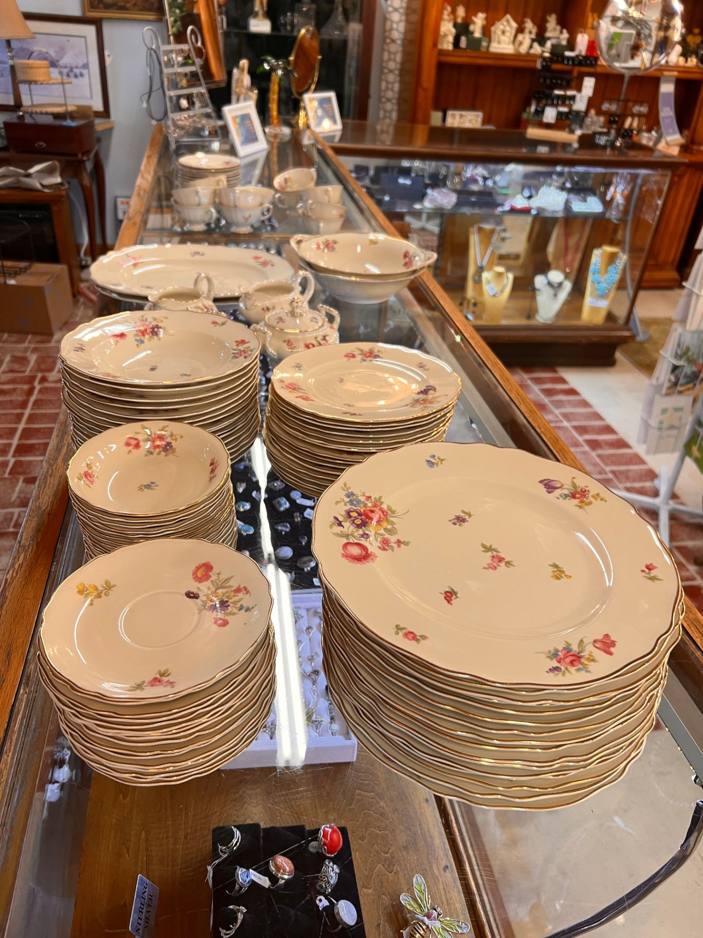 Krautheim Selb Bavaria Porcelain Dinnerware Set, U.S. Zone Germany (1945–1949), Floral Gold Trim