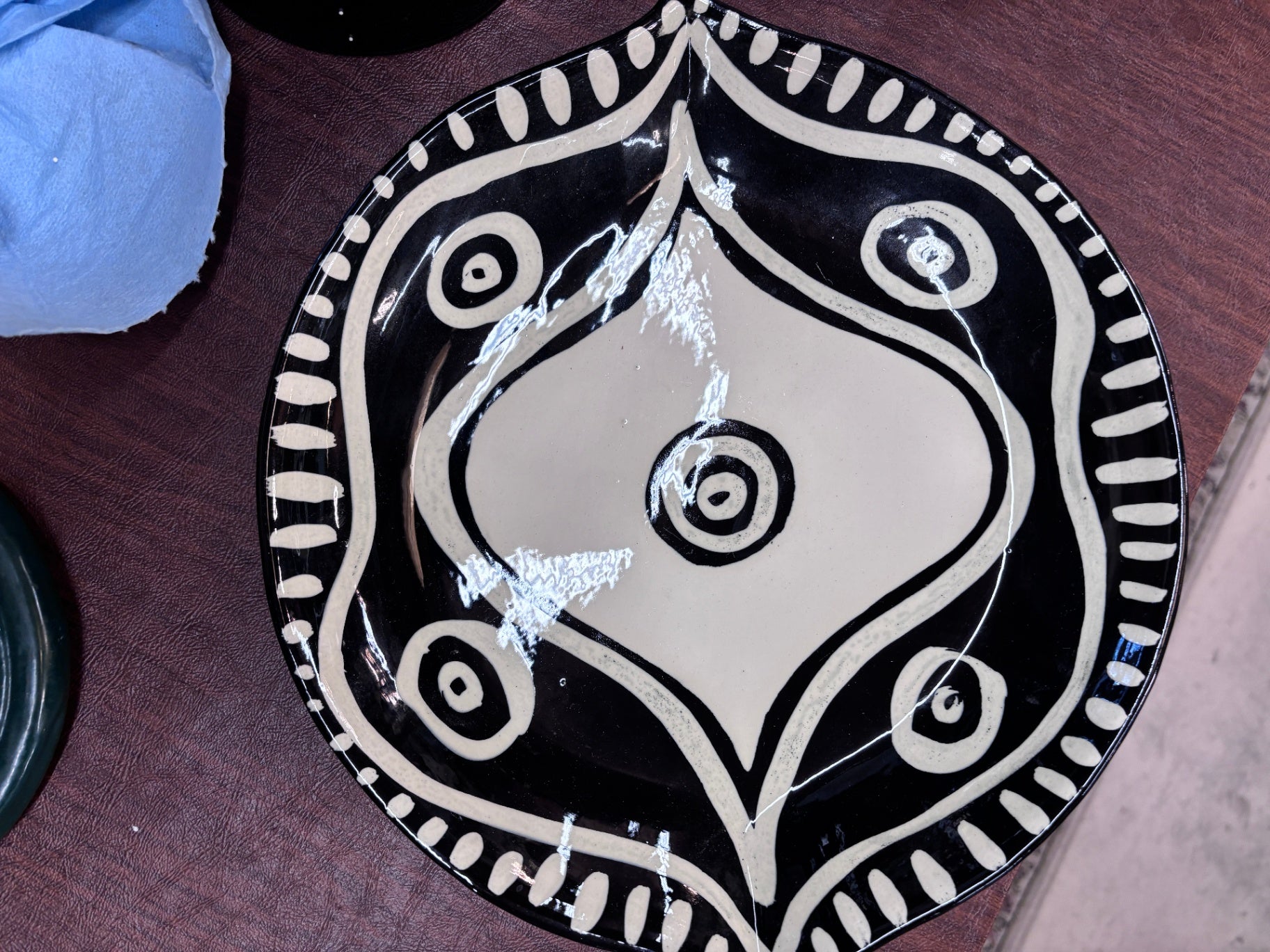 Decorative ceramic plate