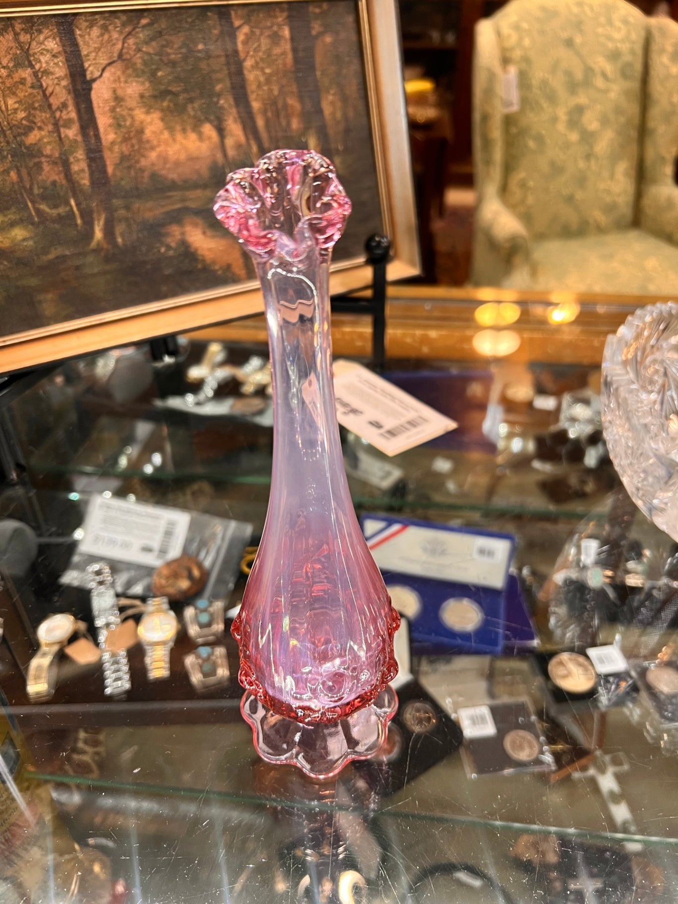 VINTAGE FENTON RUFFLED EDGE BUD VASE