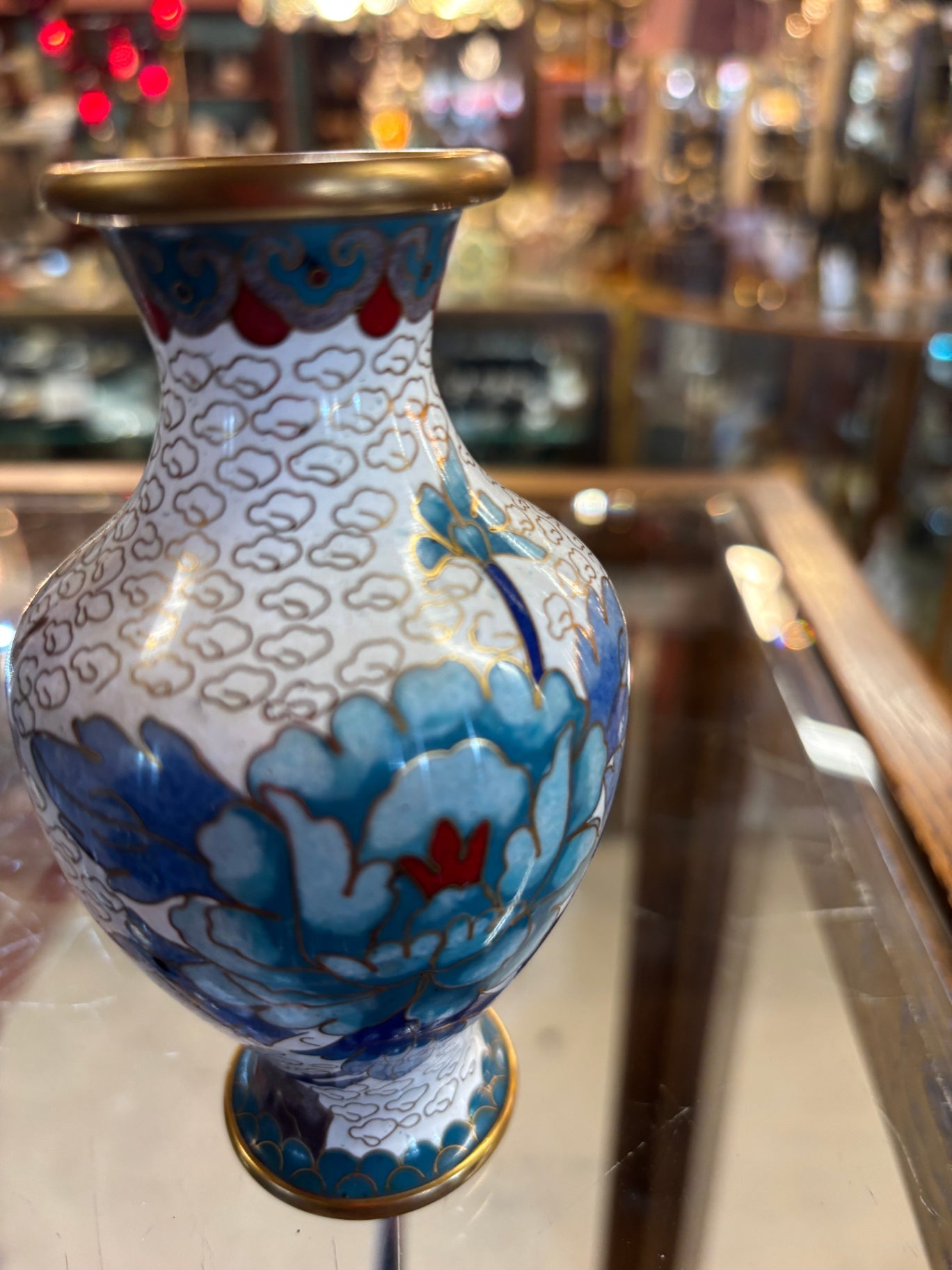  Chinese cloisonné vase. 