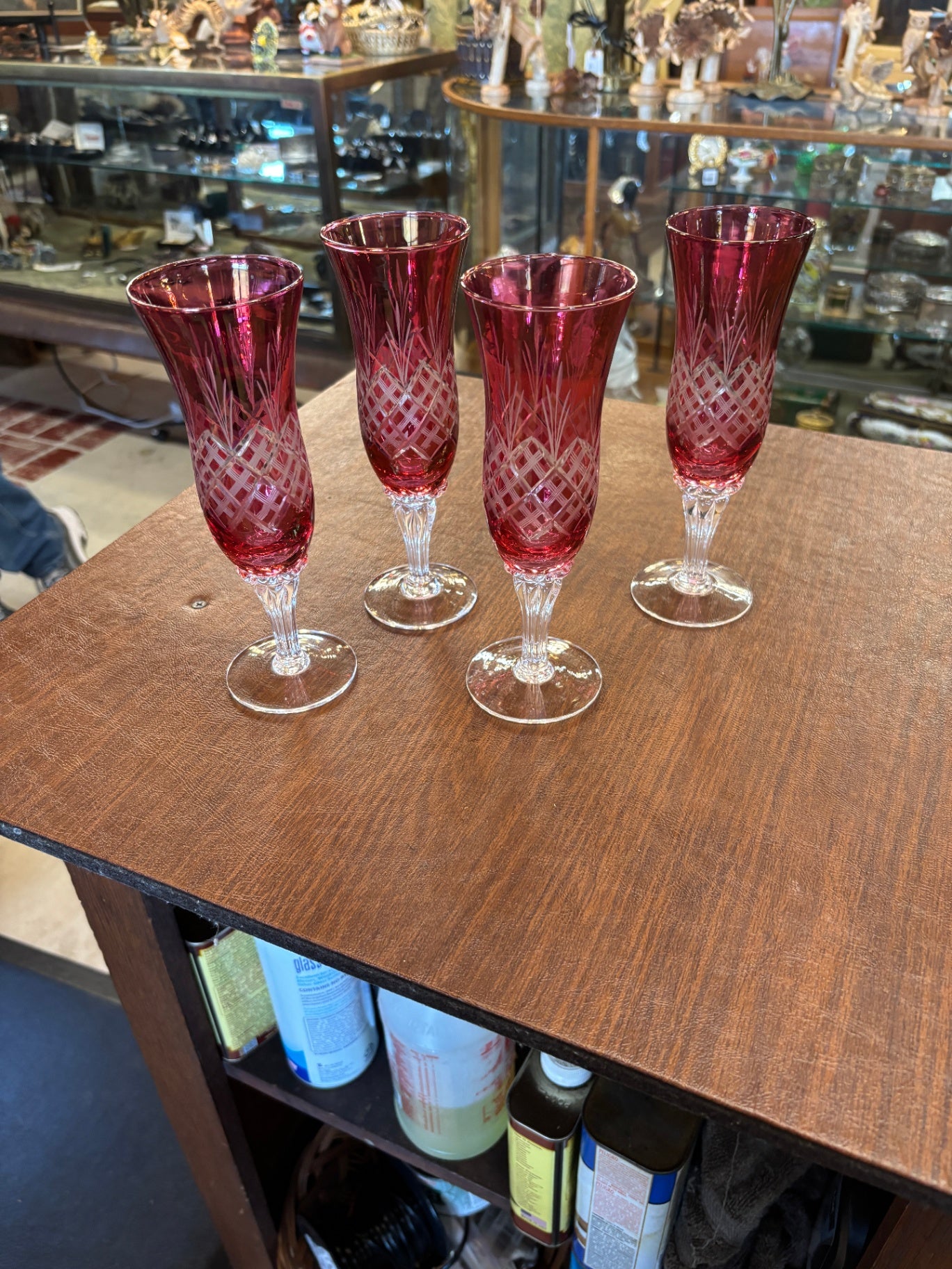 Set of 4 crystal flutes in cranberry colour, champagne glasses, 