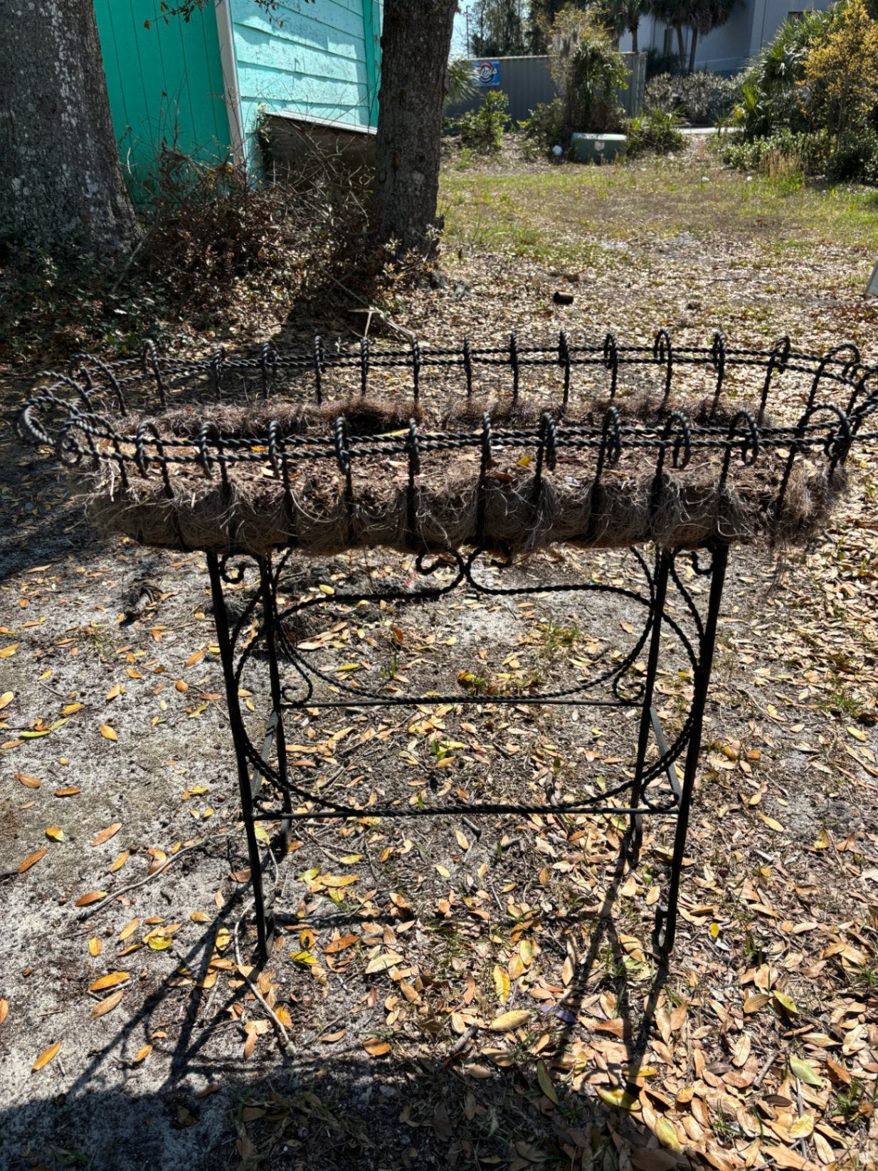 Vintage Twisted wire metal planter. local pick up only