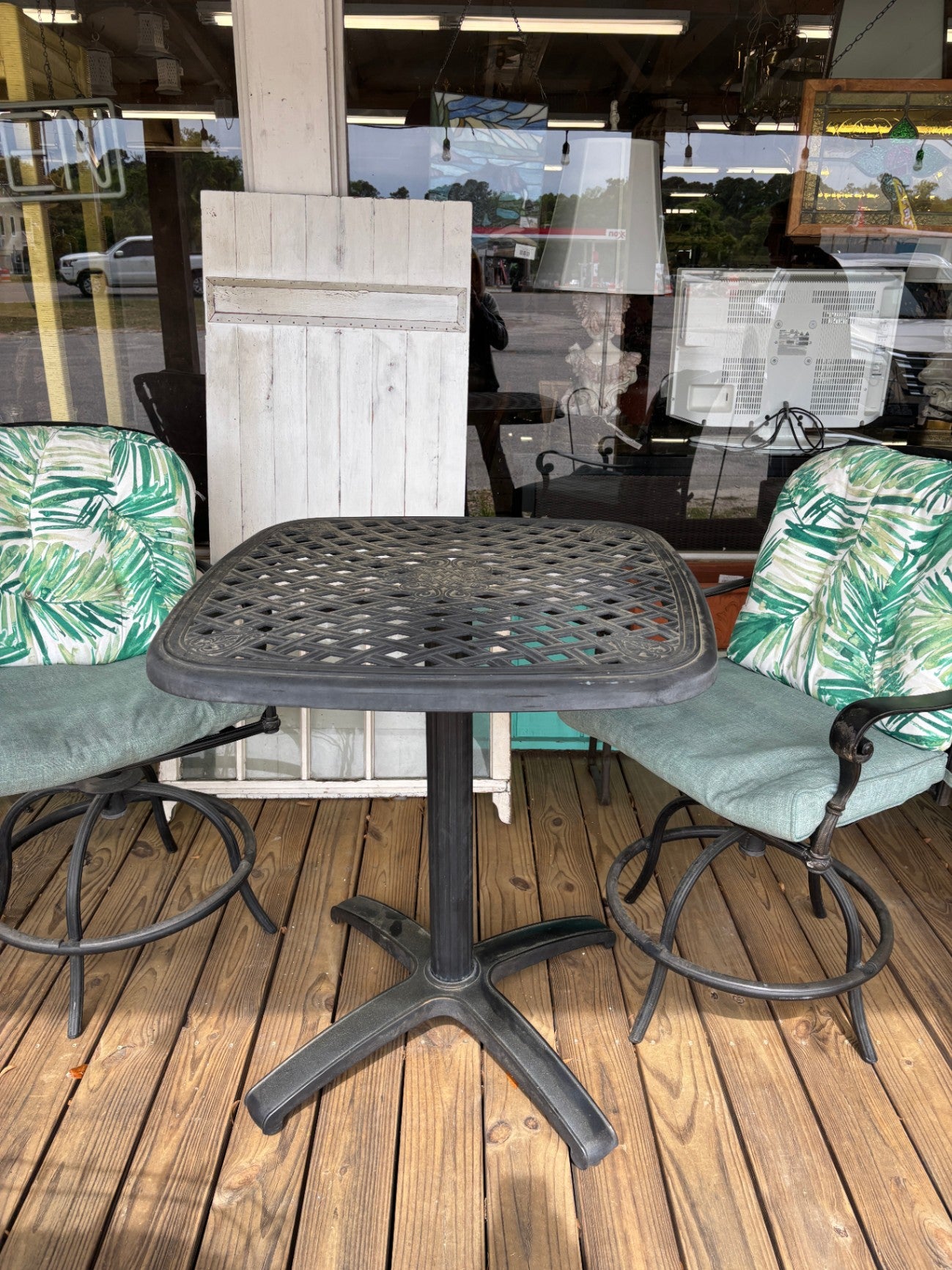 Table a Two Stools