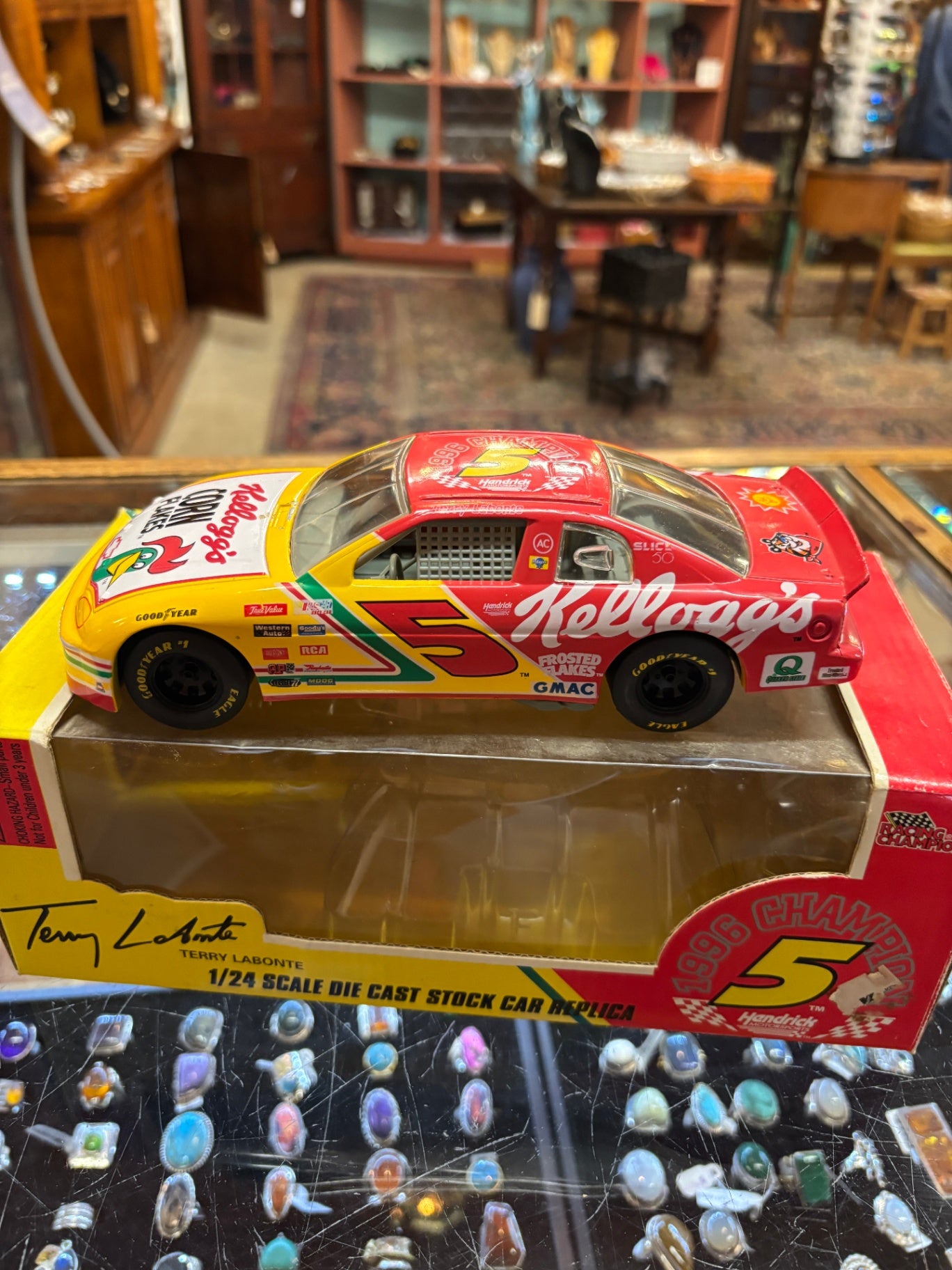  Racing Champions 1:24 scale diecast replica of the 1996 Champion Terry Labonte #5 Kellogg's Chevrolet Monte Carlo. 