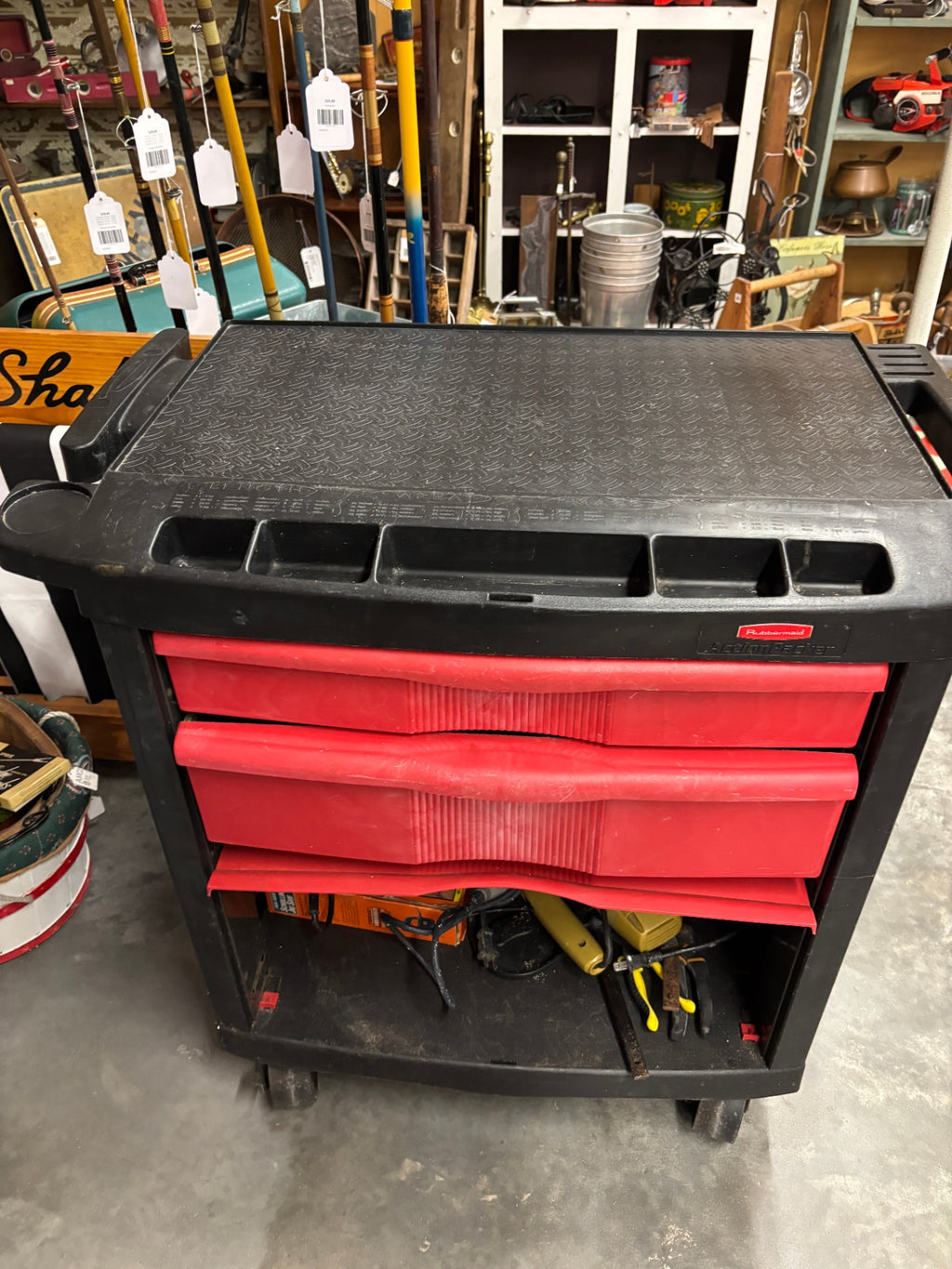  Rubbermaid Commercial TradeMaster Mobile Workcenter. With Tools