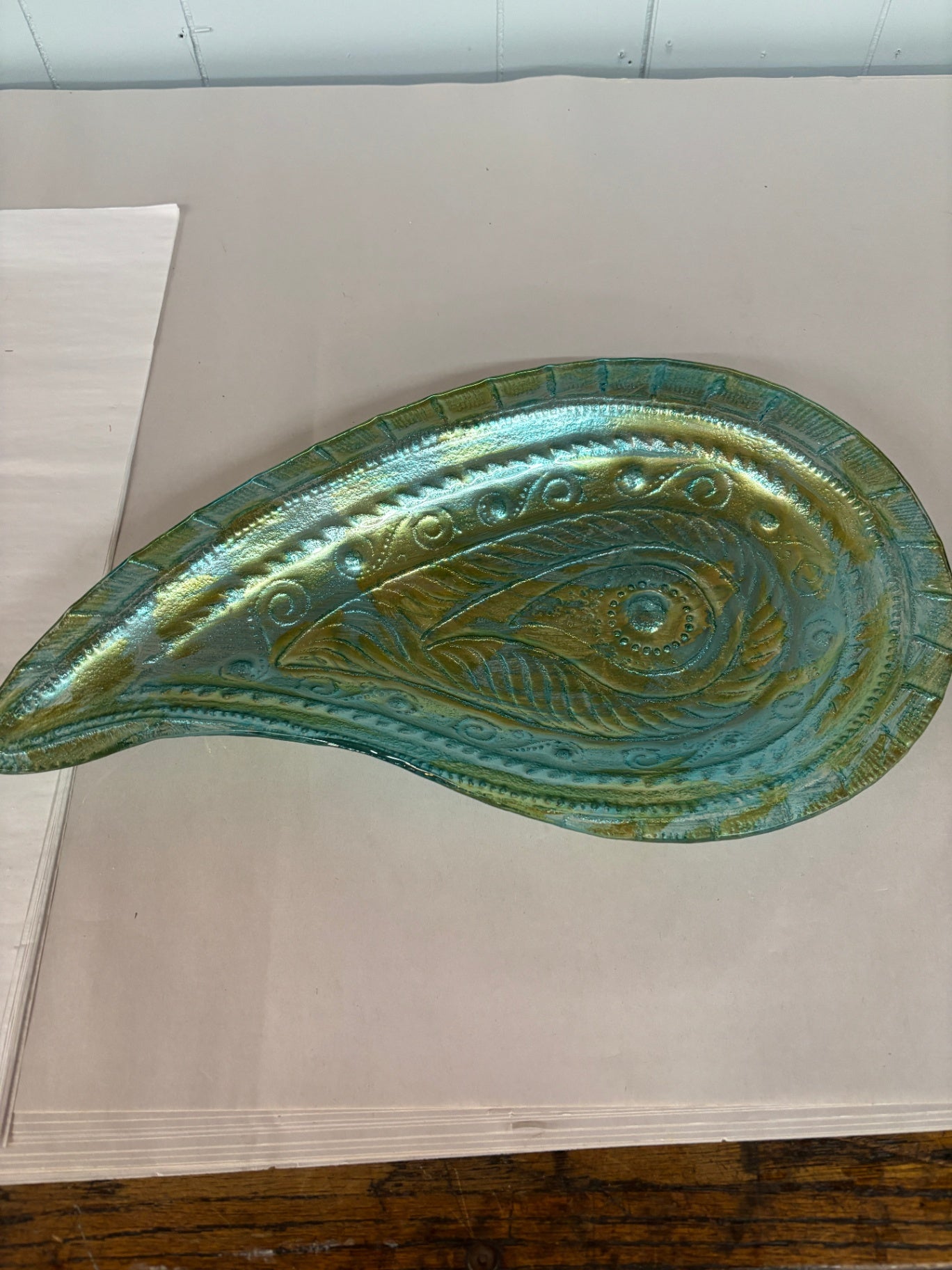 Decorative Paisley-Shaped Glass Dish 