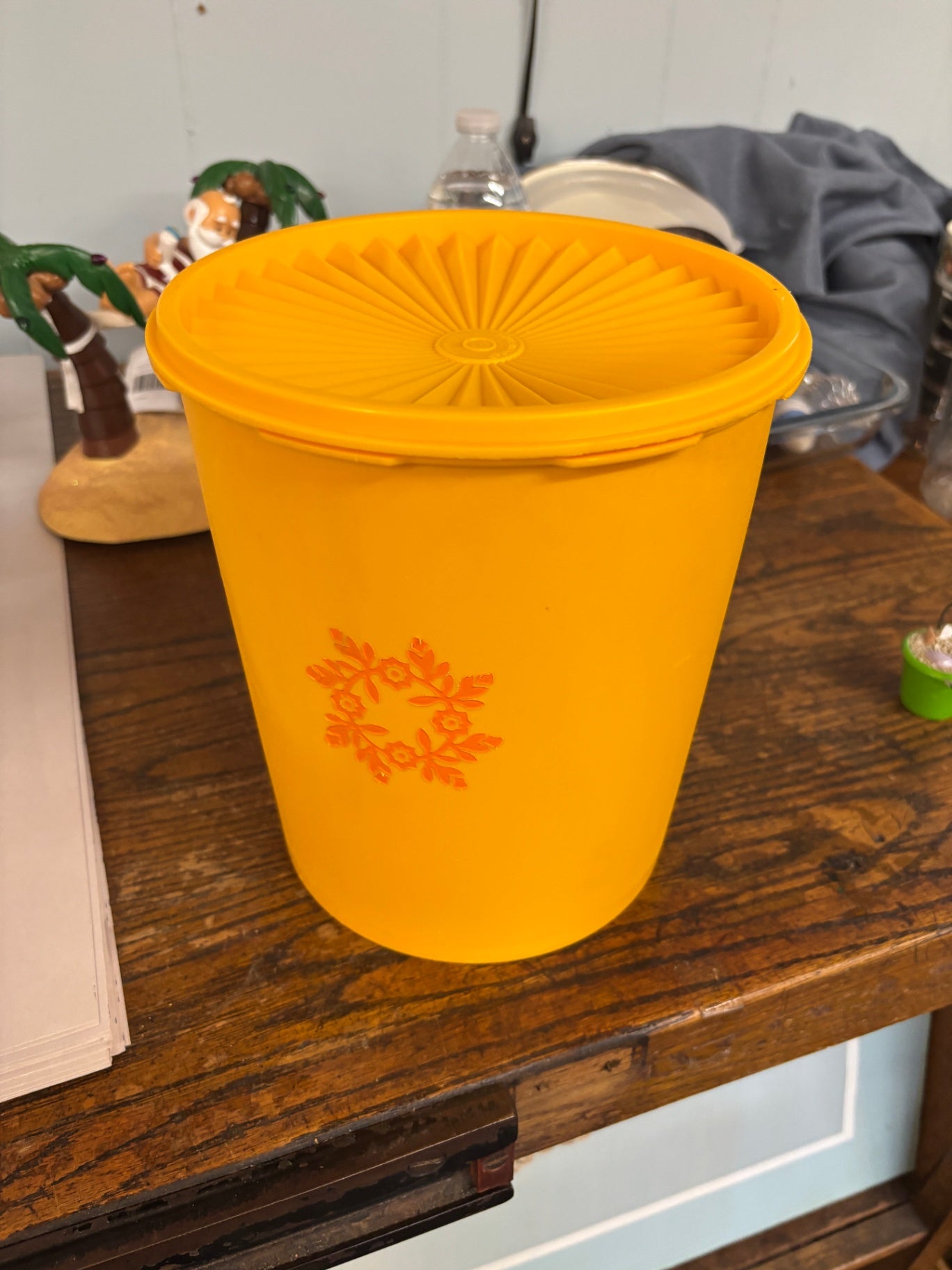 Vintage Tupperware Canisters (4)
