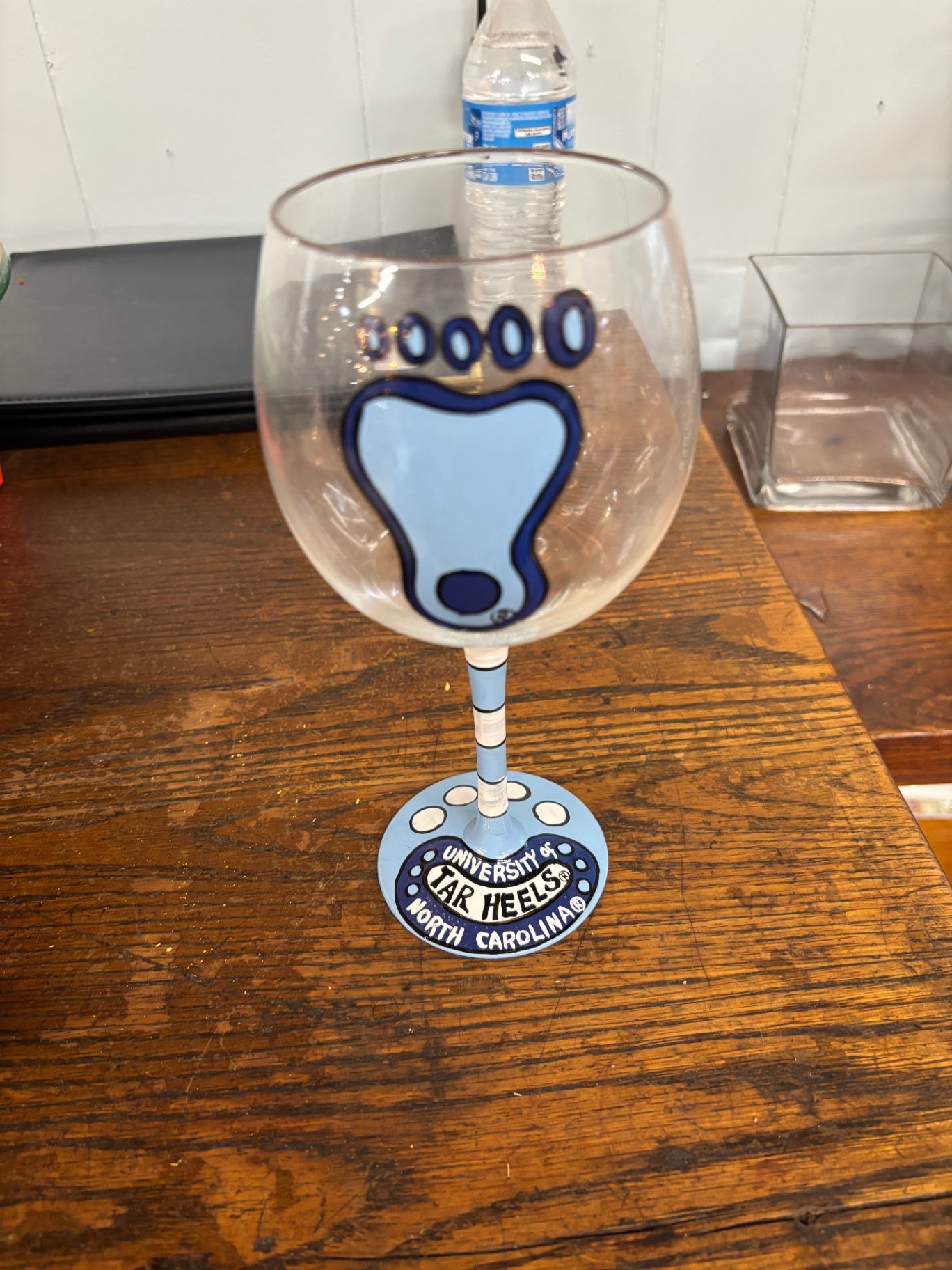  University of North Carolina wine glass,