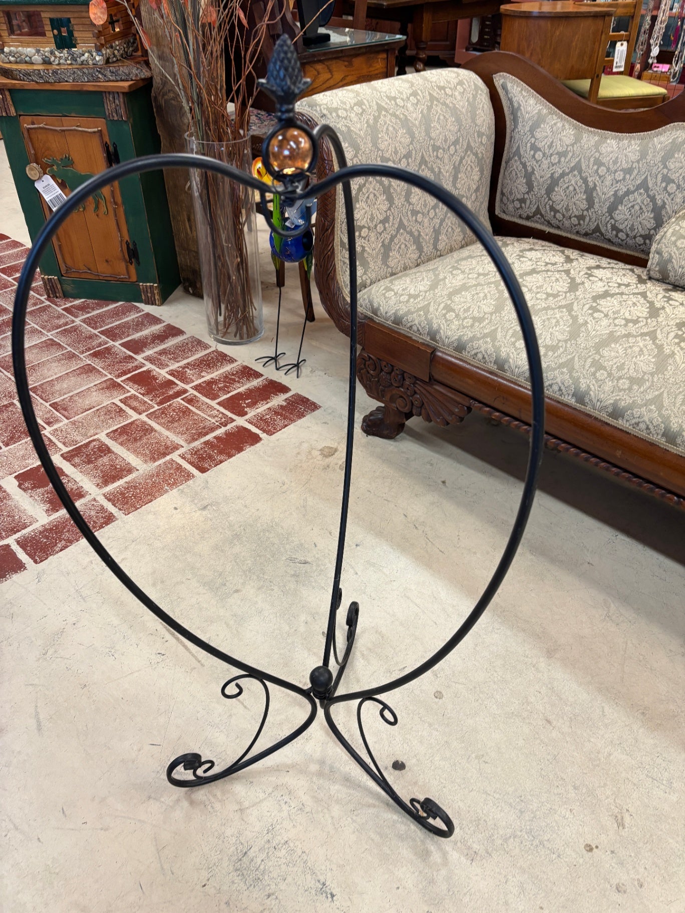 Metal Heart Plant Stand