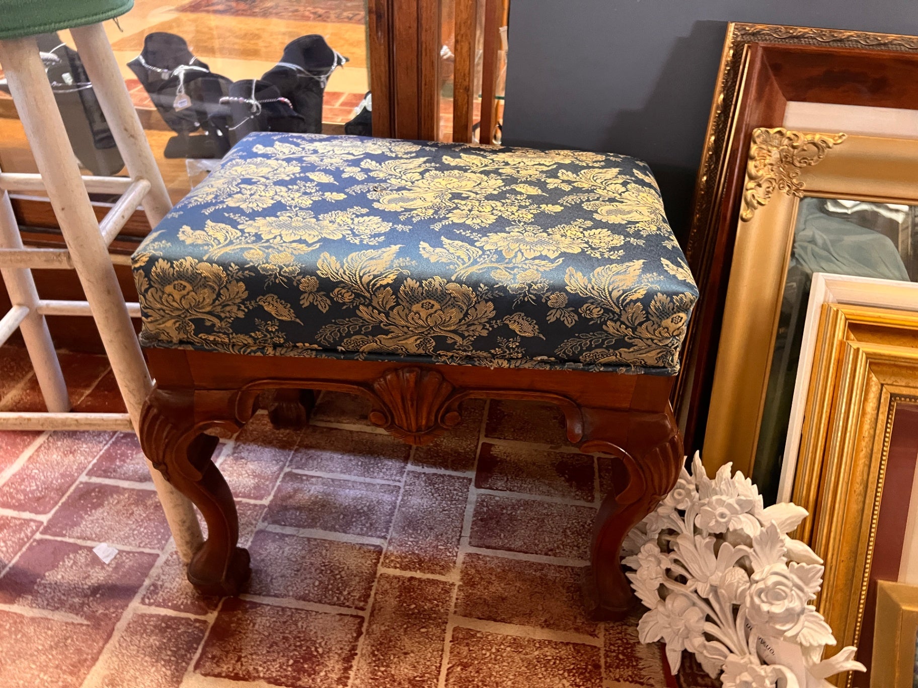 Vintage French Style Carved Accent Bench – Solid Wood, Cabriole Legs, Upholstered Vanity / End-of-Bed Seat