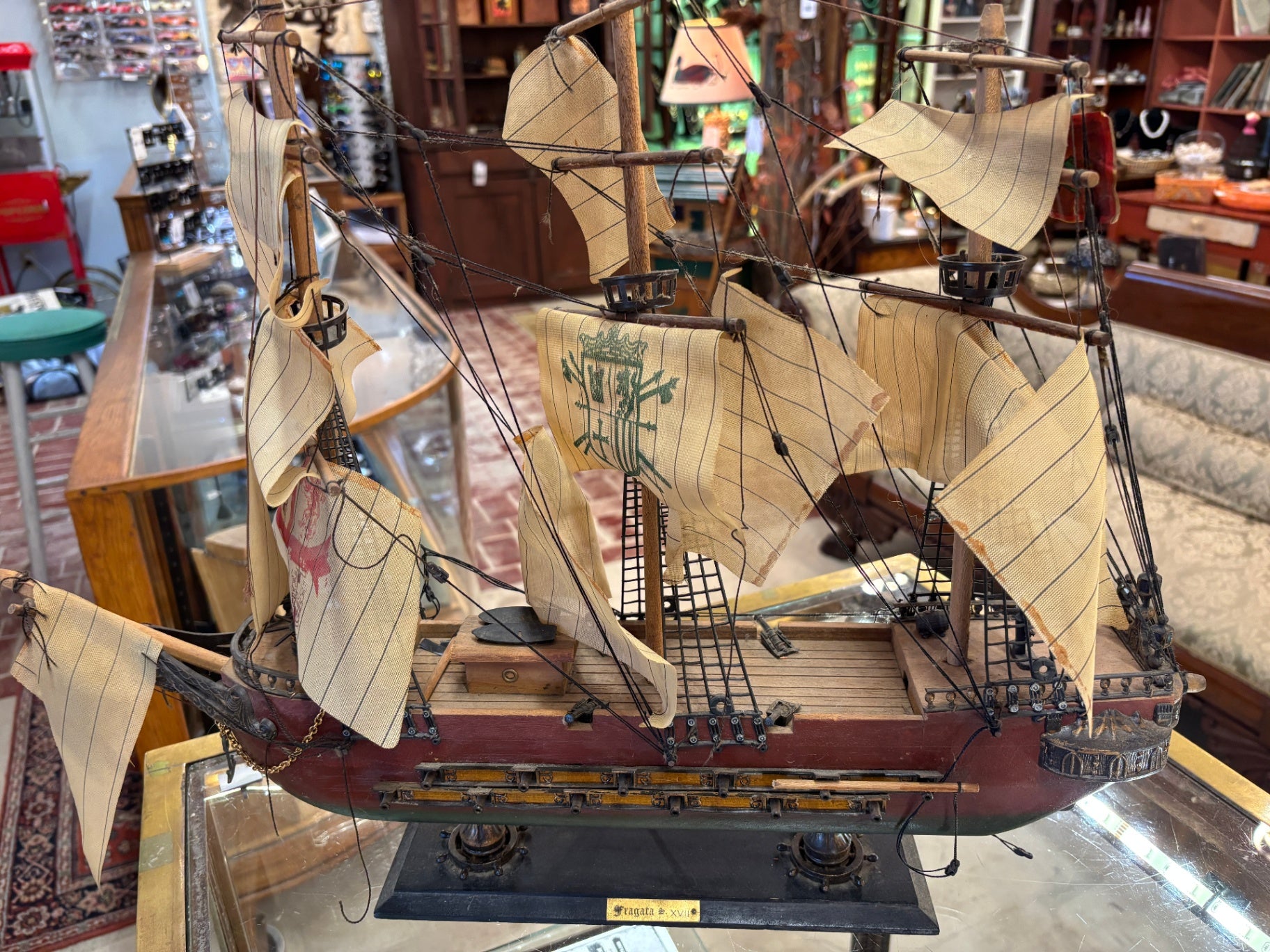 Fragata Ship