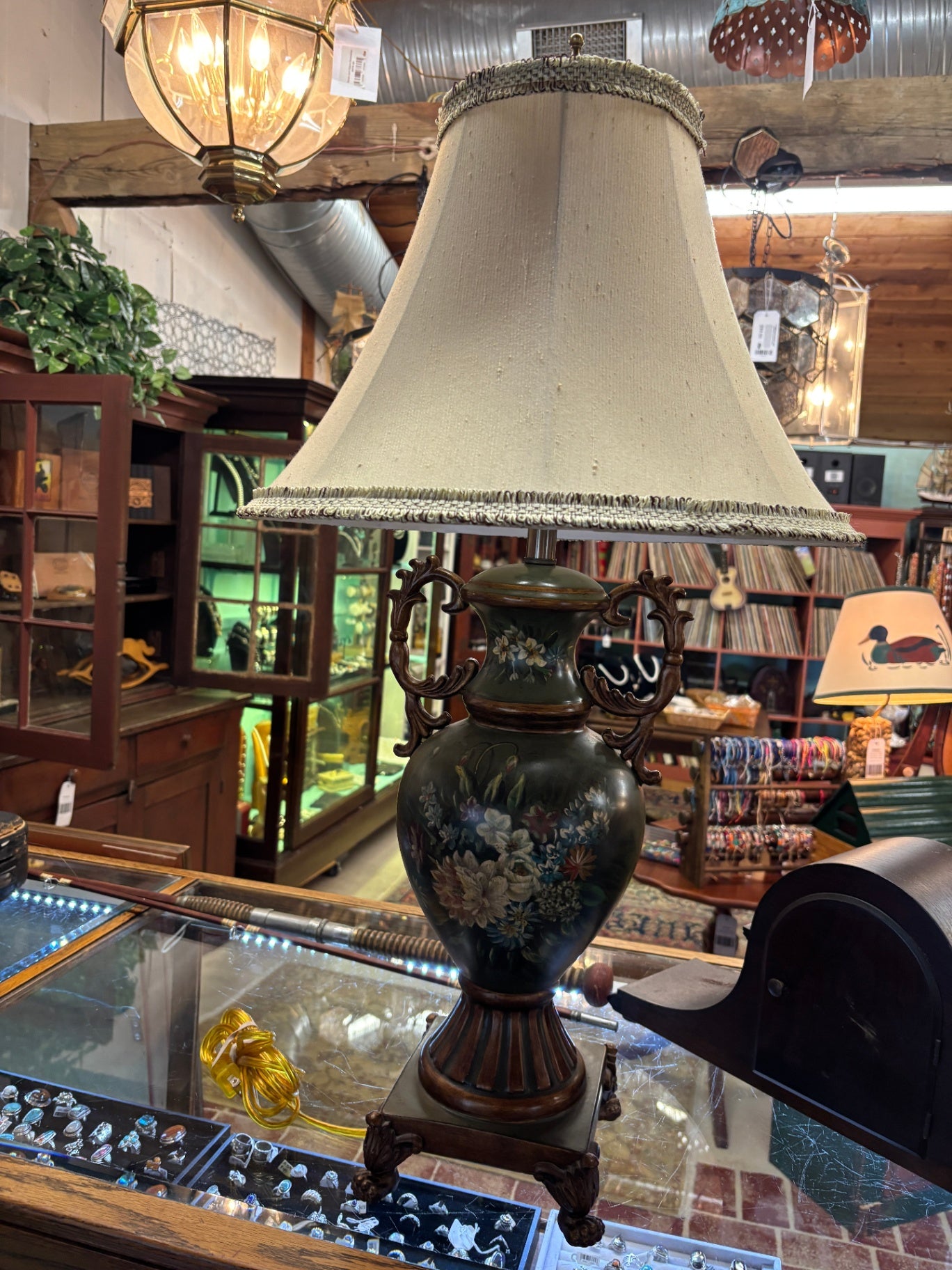 Vintage Urn-Style Table Lamp