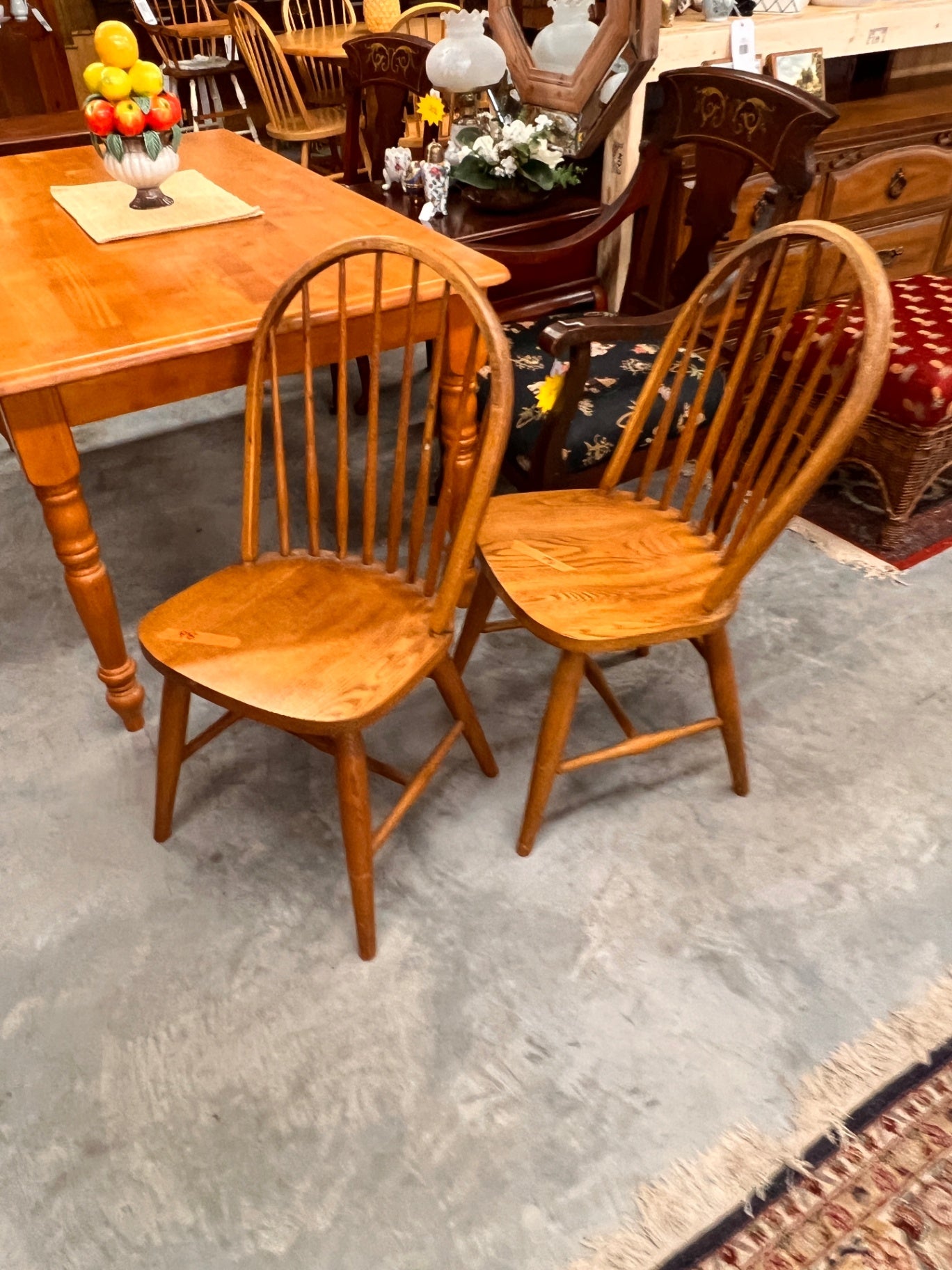Solid Wood Windsor Style Dining Chair in Honey Oak Finish Farmhouse Spindle Back Seating