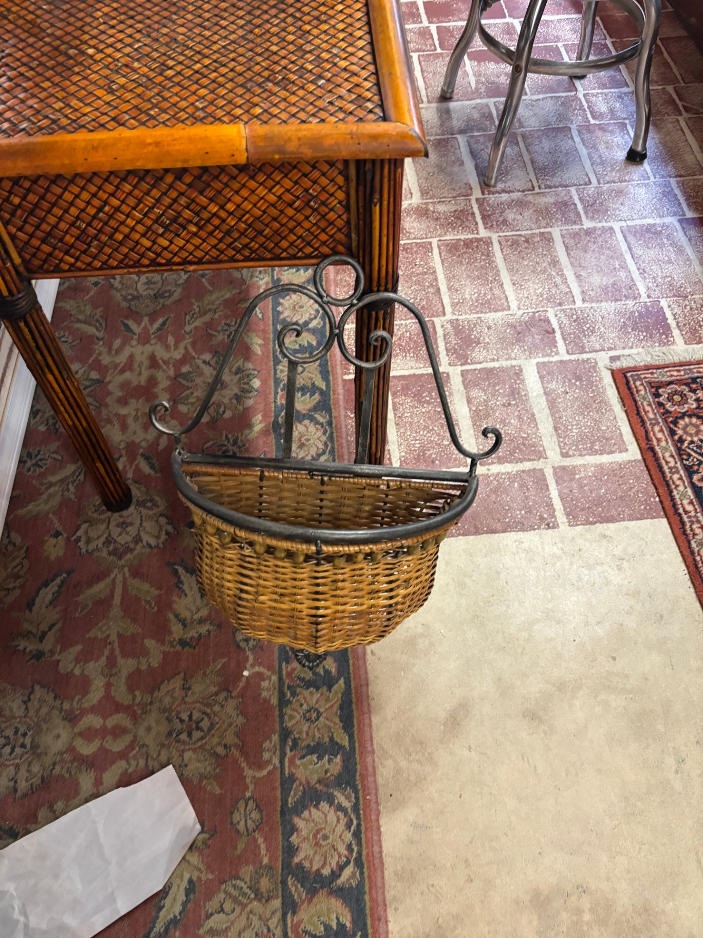  Vintage Wall-Mounted Basket