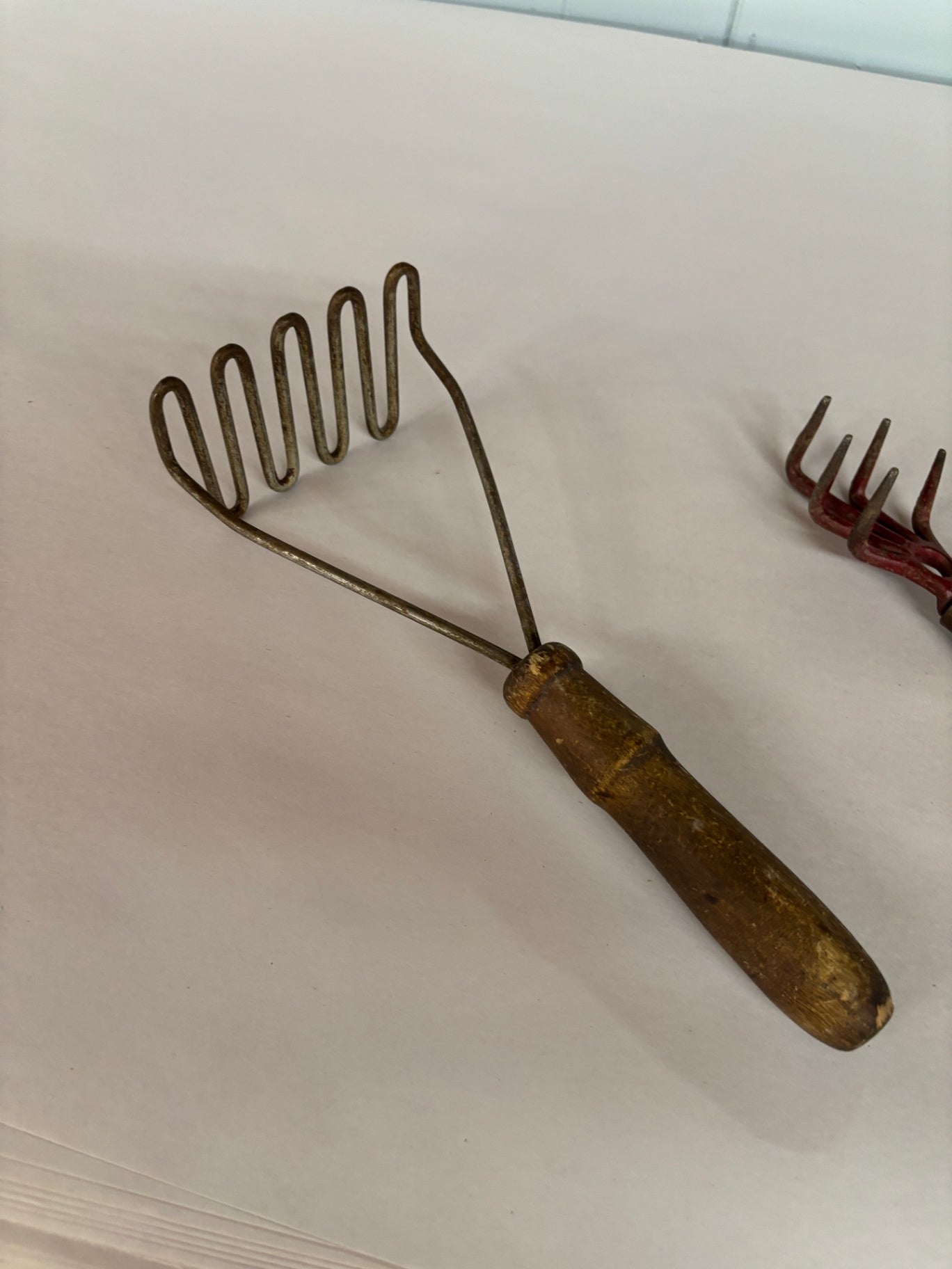 Vntage Wooden-Handled Potato Masher 