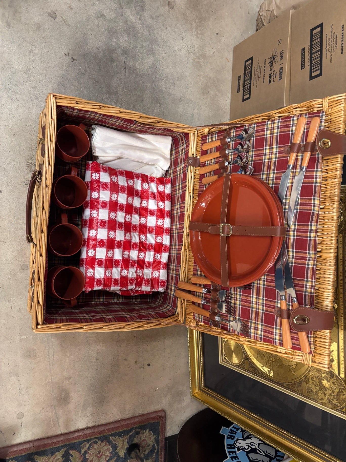 PICNIC TIME Wicker Picnic Basket Set for 4 Persons, White & Burgundy 20.5”x17”